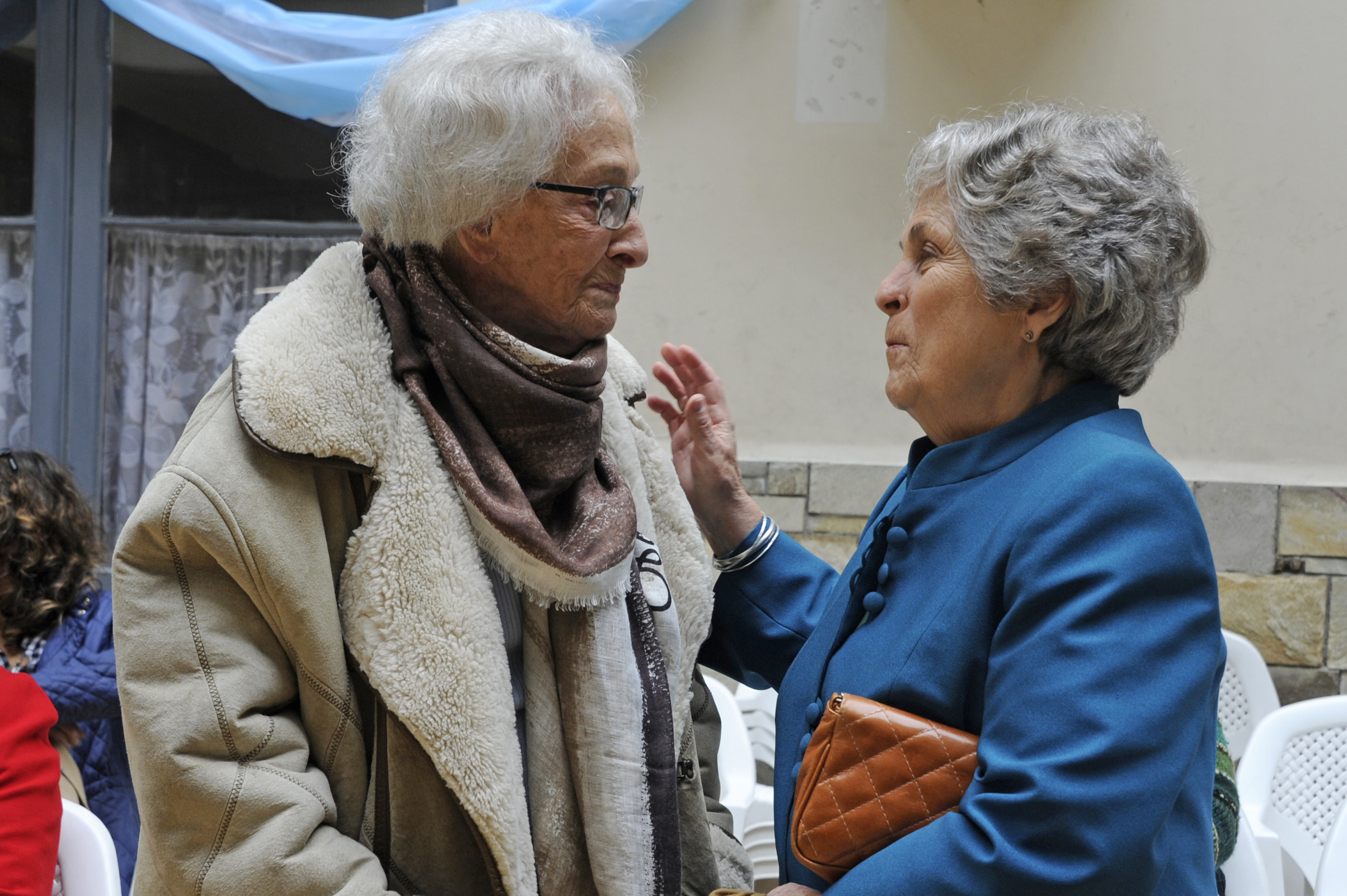 Entrega de la Moña de Honor a la poeta Ida Vitale