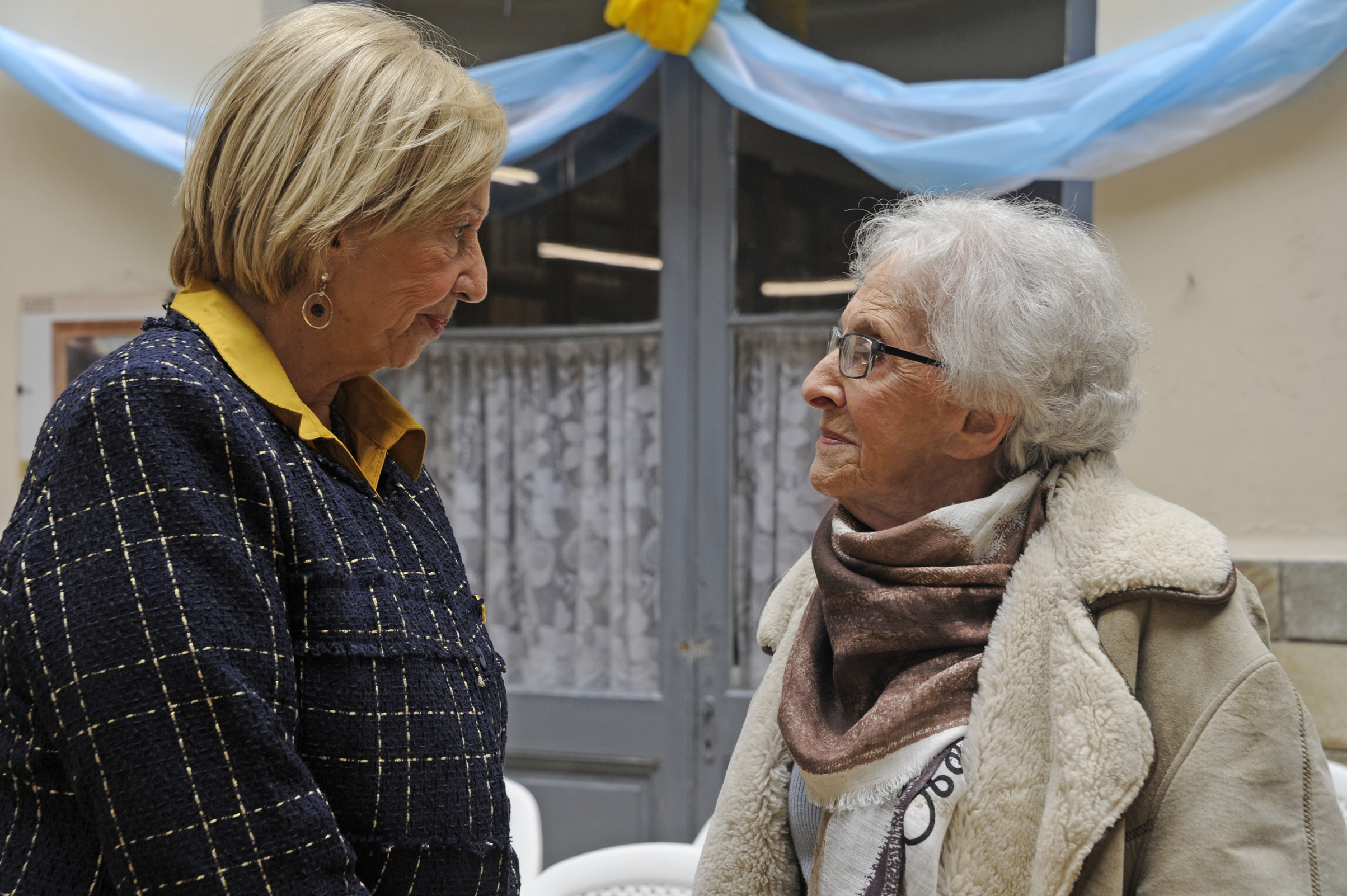 Entrega de la Moña de Honor a la poeta Ida Vitale