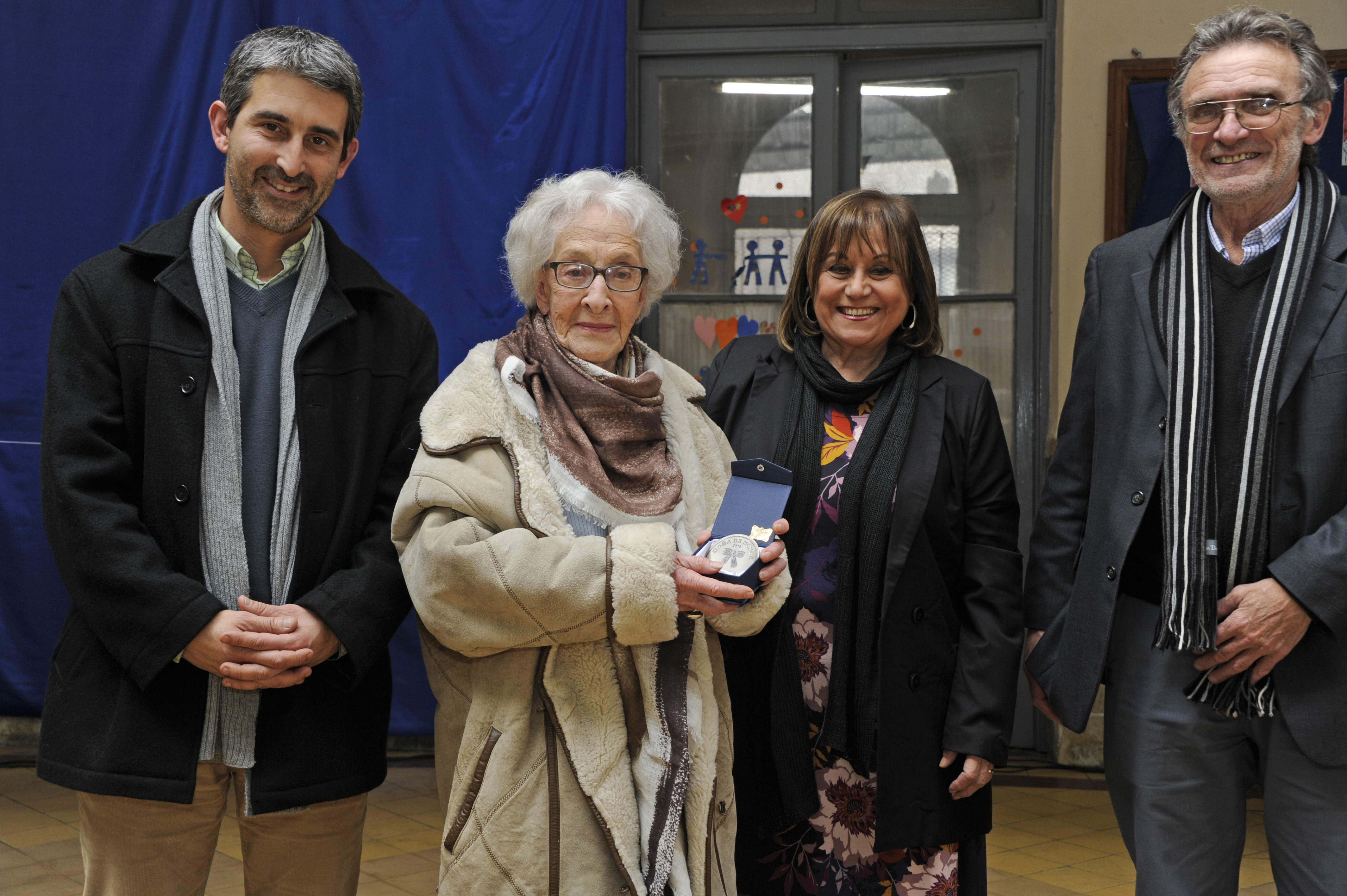 Entrega de la Moña de Honor a la poeta Ida Vitale