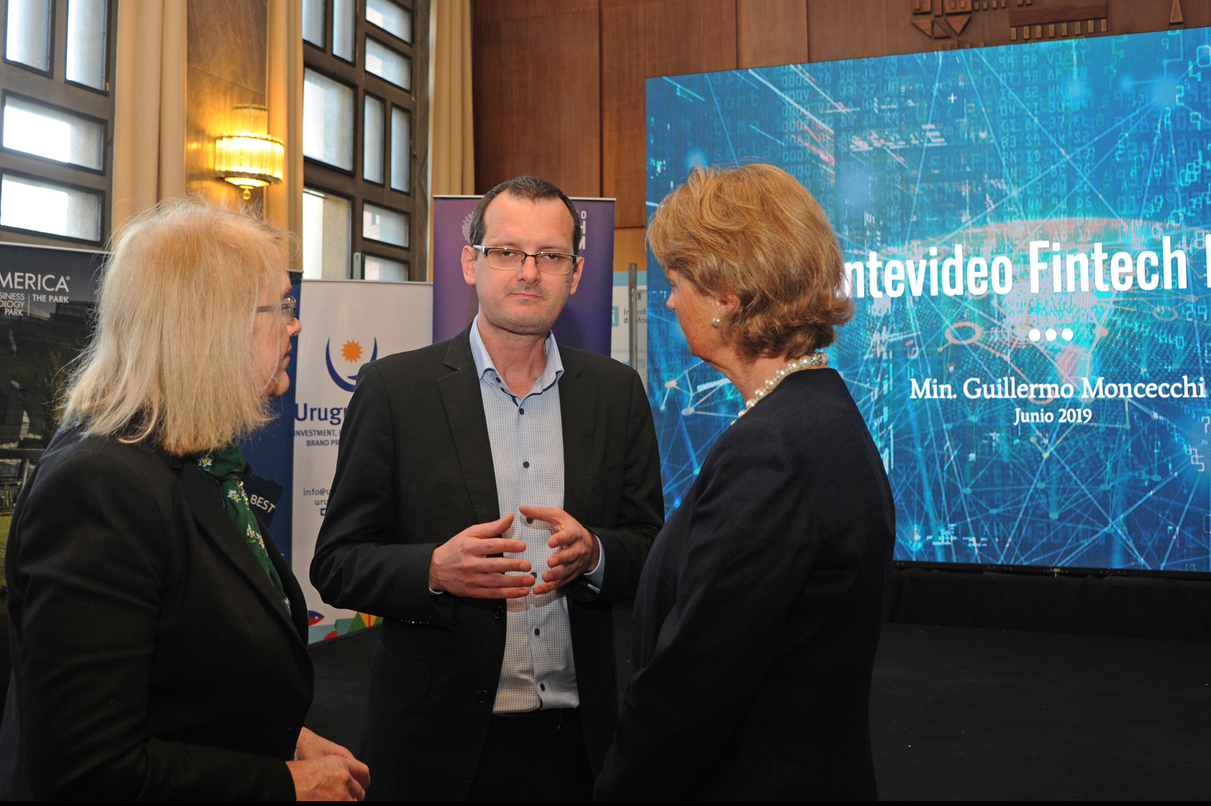Ministro de Industria, Energía y Minería, Guillermo Moncecchi, disertó en Montevideo Fintech Forum