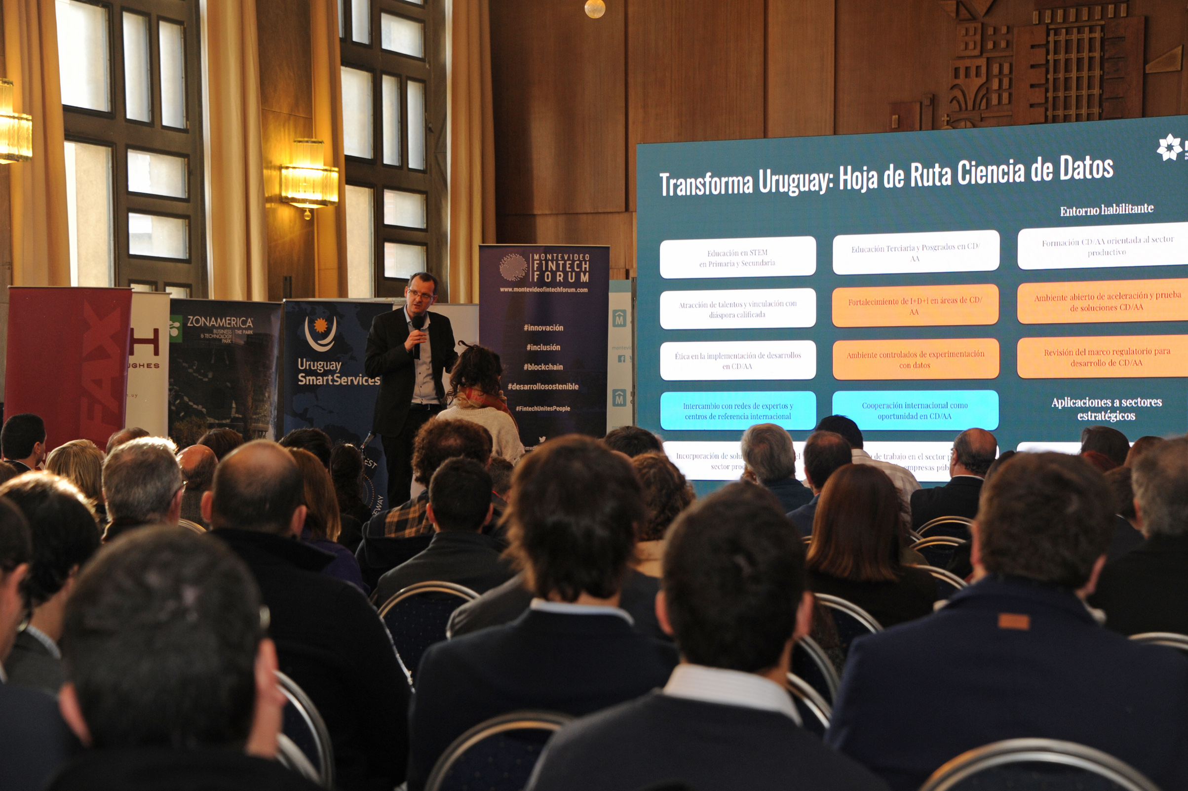 Ministro de Industria, Energía y Minería, Guillermo Moncecchi, disertó en Montevideo Fintech Forum