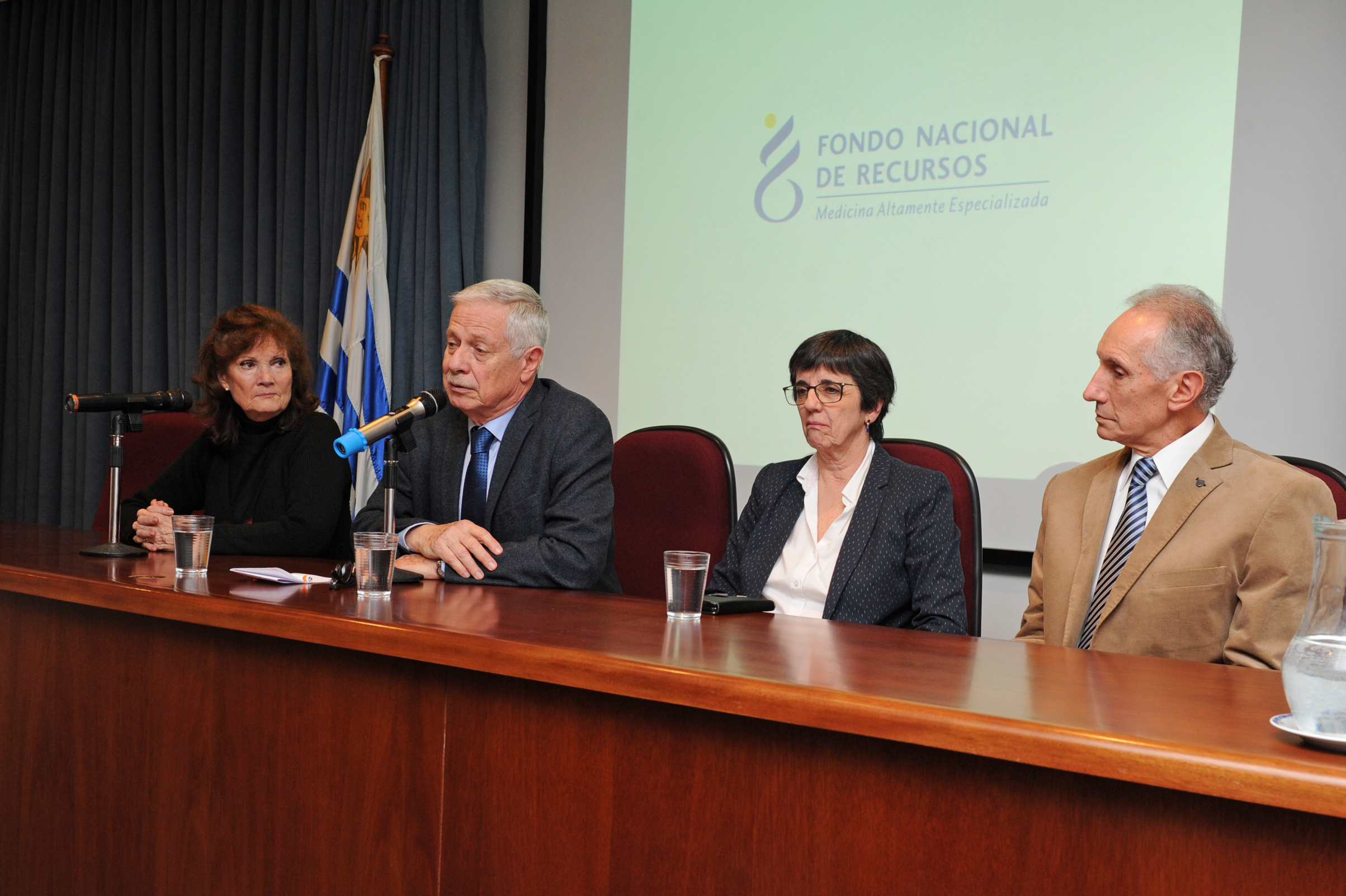 Firma de Convenio entre el Fondo Nacional de Recursos (FNR) y el Hospital de Clínicas