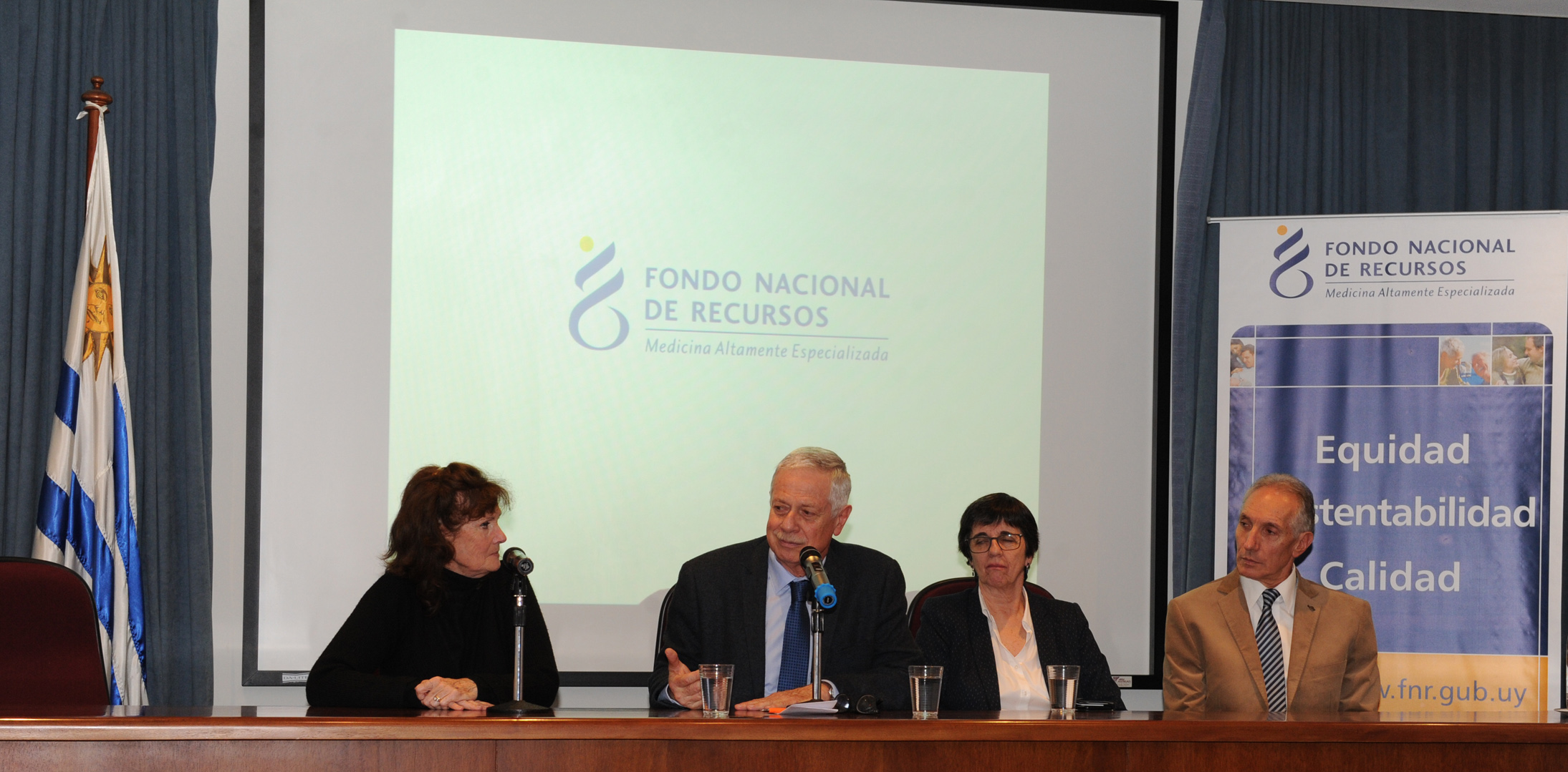 Firma de Convenio entre el Fondo Nacional de Recursos (FNR) y el Hospital de Clínicas