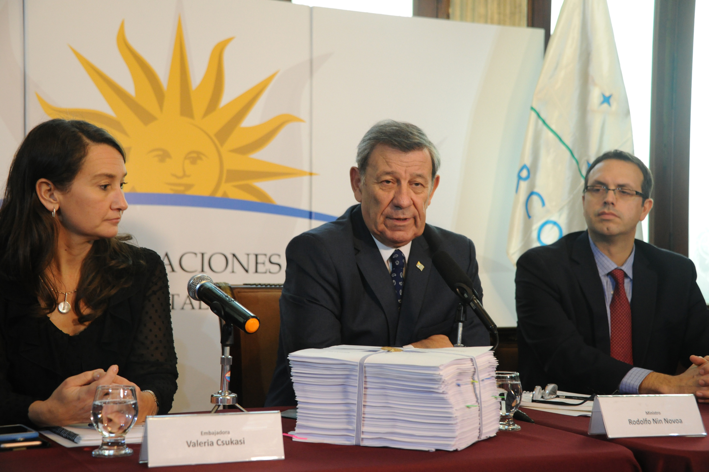 Valeria Csukasi y canciller, Rodolfo Nin Novoa