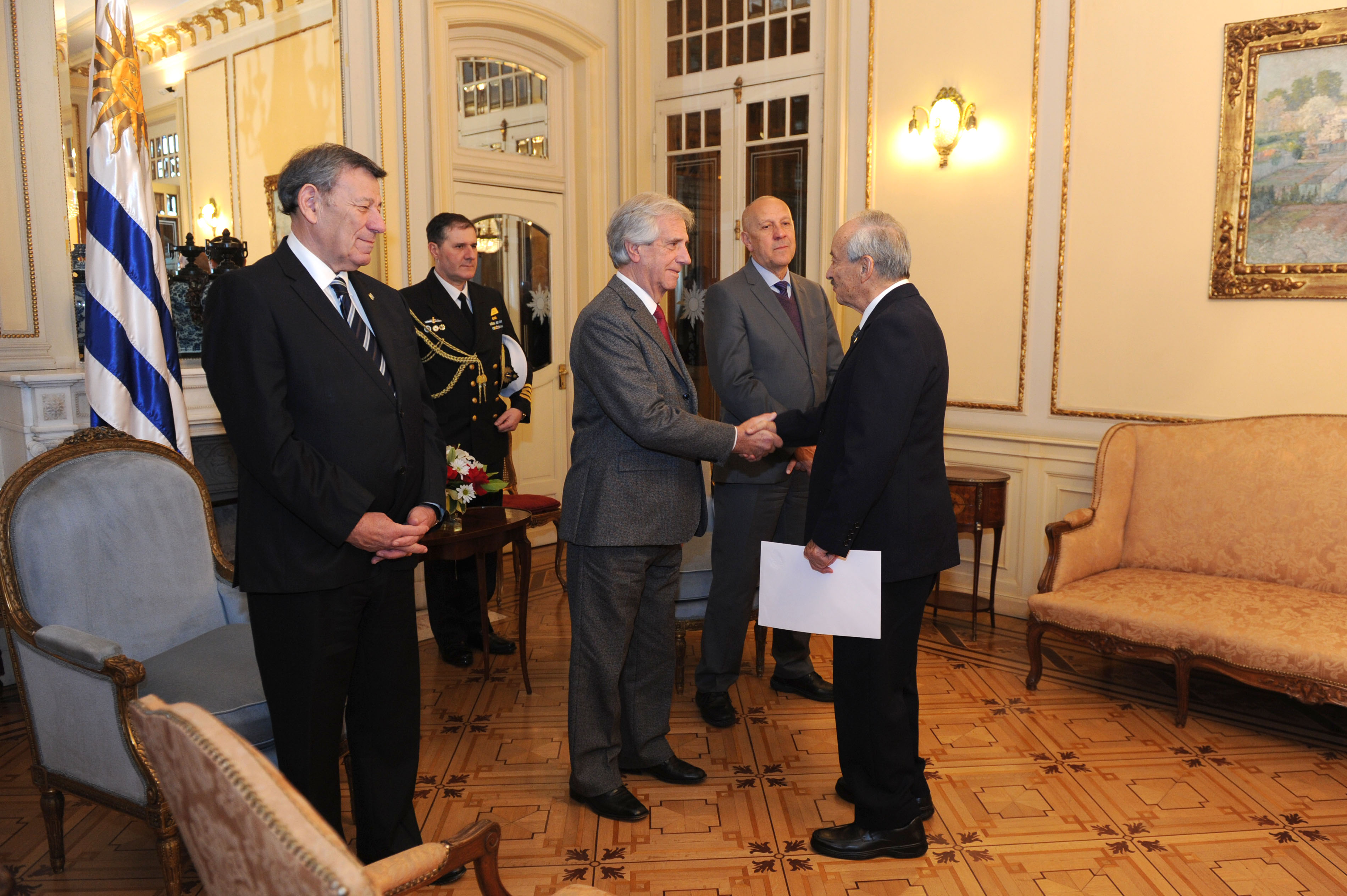 Tabaré Vázquez recibe carta credencial del embajador de México, Víctor Barceló Rodríguez