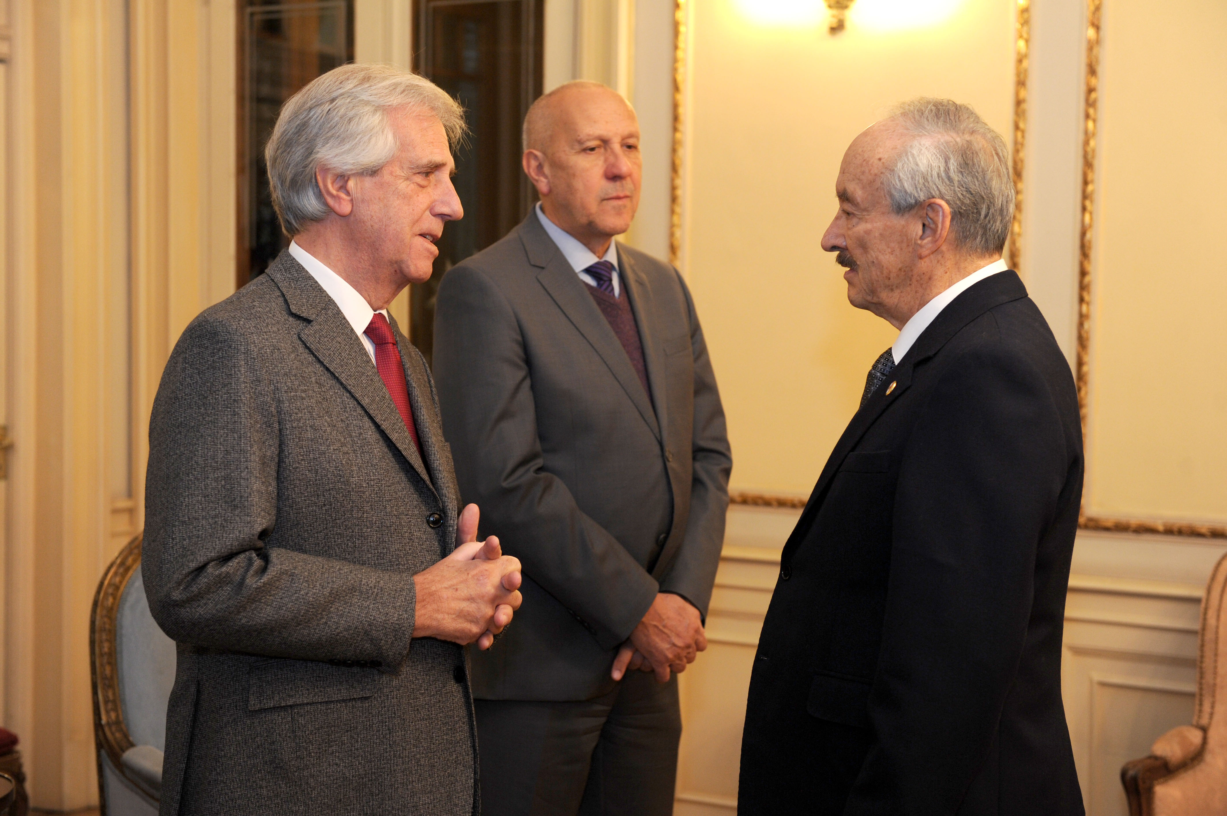 Tabaré Vázquez recibe carta credencial del embajador de México, Víctor Barceló Rodríguez