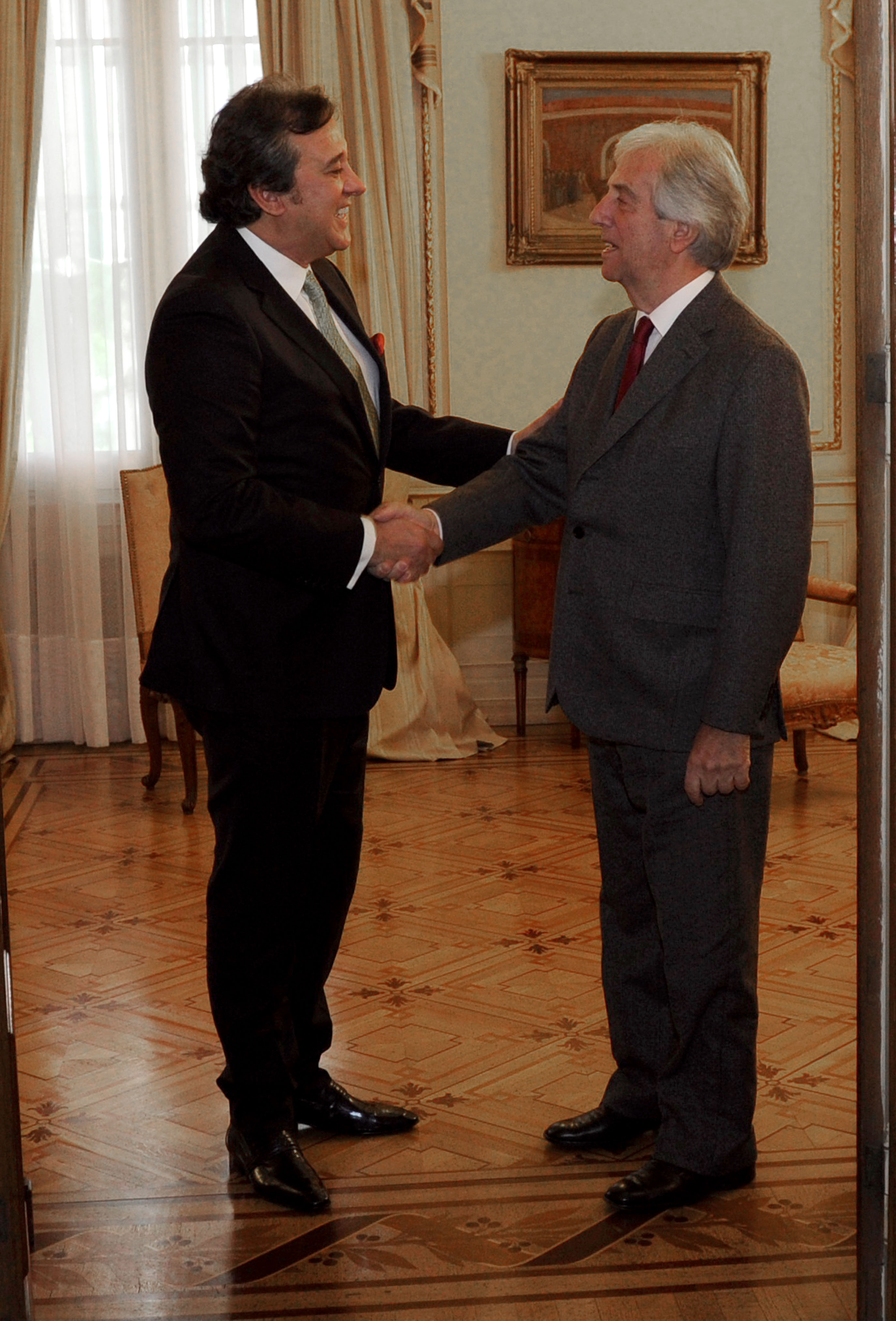 Tabaré Vázquez recibe carta credencial del embajador de Paraguay, Rogelio Benítez Vargas