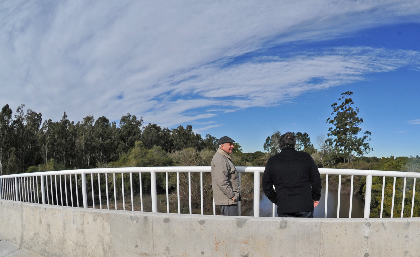 Ministro Víctor Rossi sobre nuevo puente de arroyo Fraile Muerto