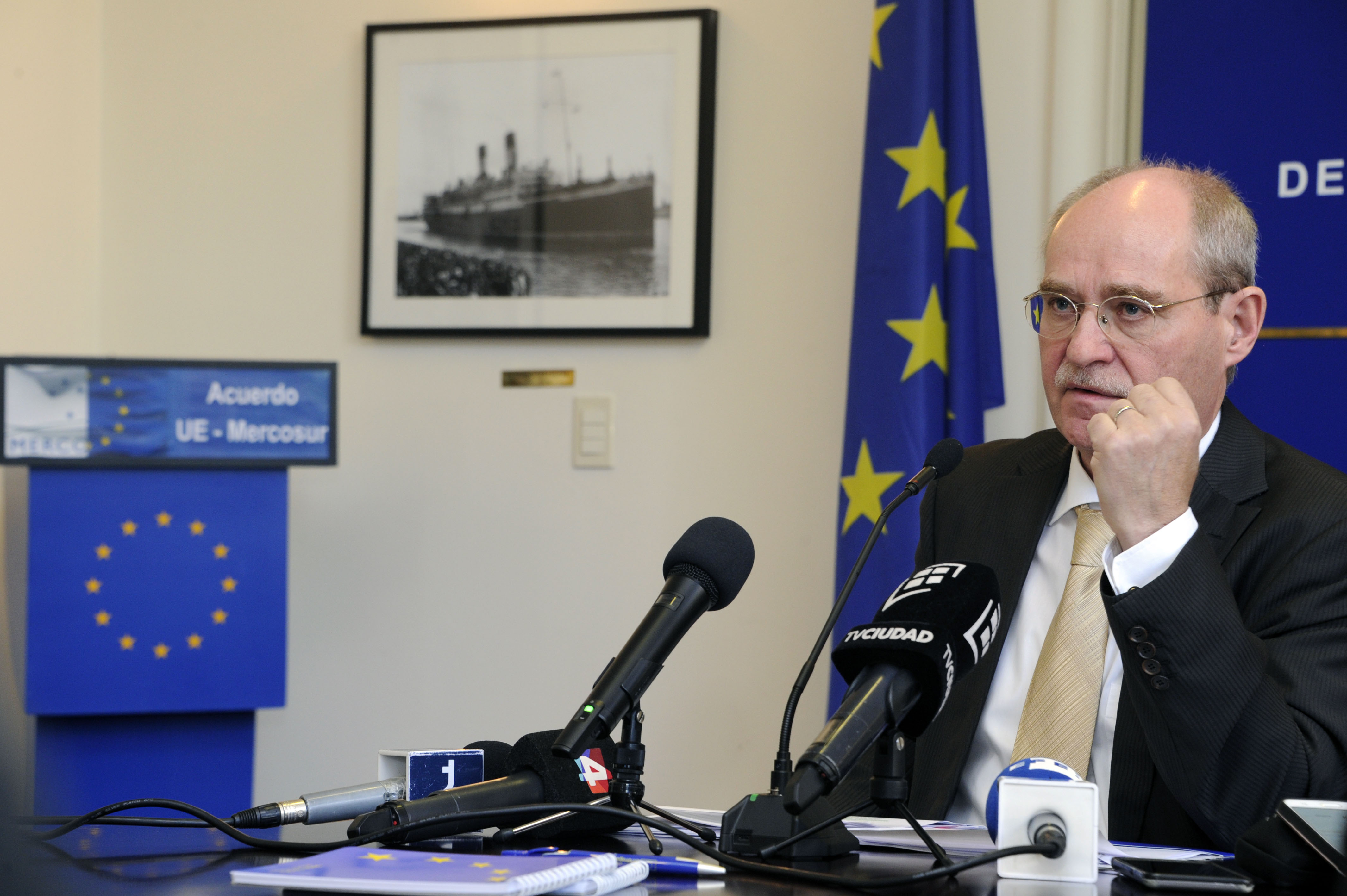 Conferencia de prensa del embajador de la Unión Europea en Uruguay, Karl-Otto König