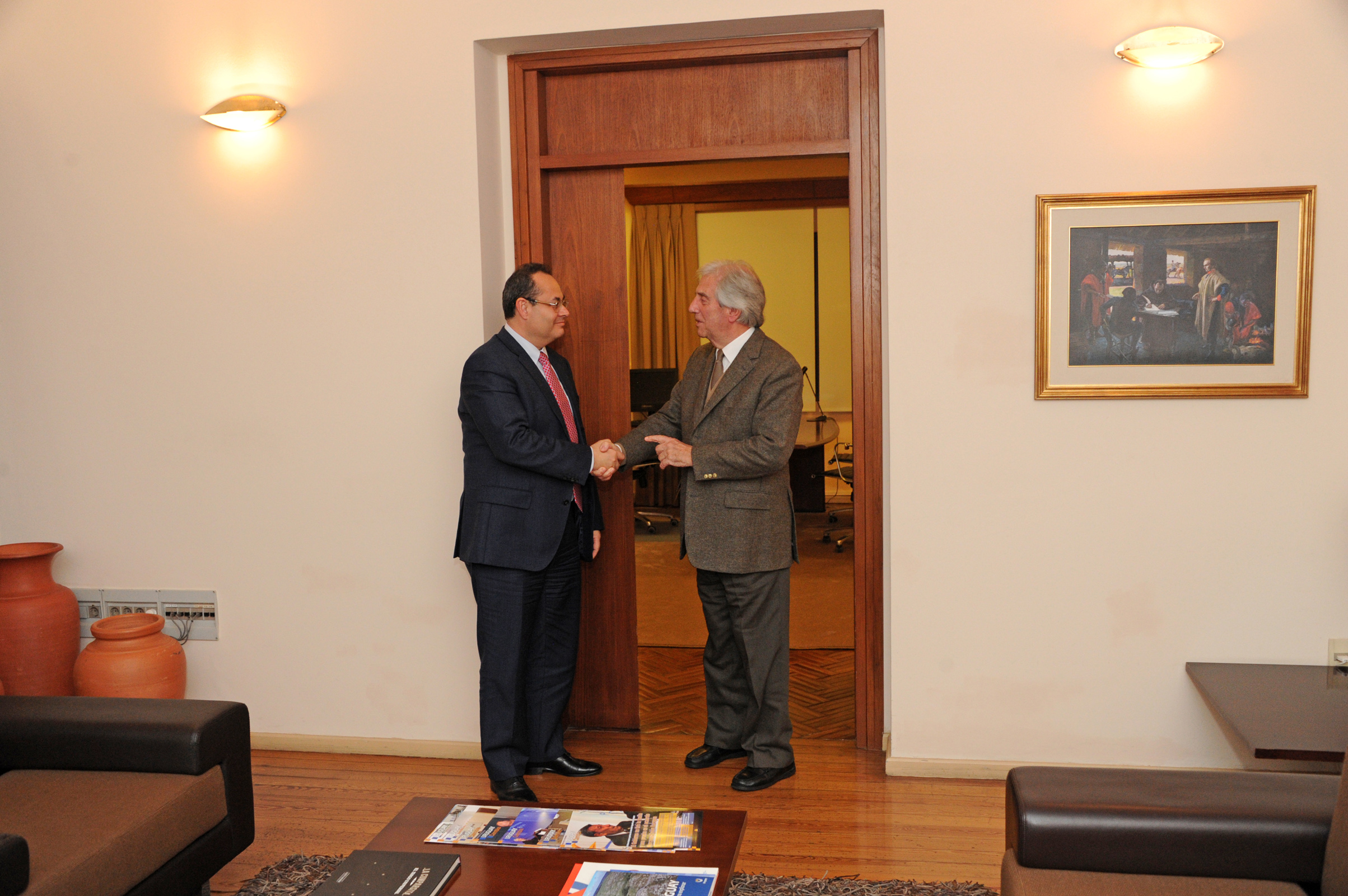 Presidente Tabaré Vázquez recibió al presidente del Banco de Desarrollo de América Latina-CAF, Luis Carranza Ugarte