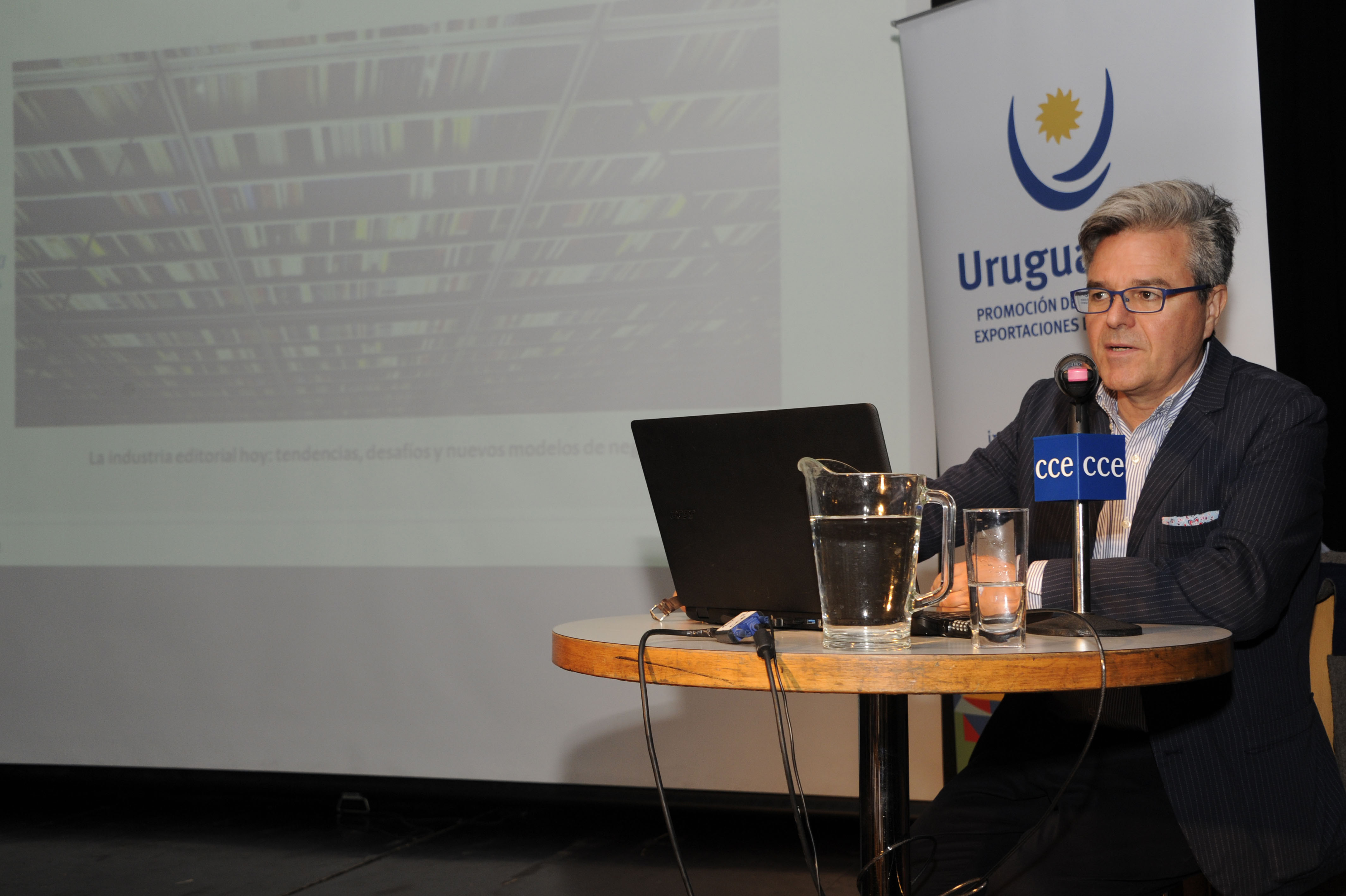 Charla sobre industria creativa uruguaya