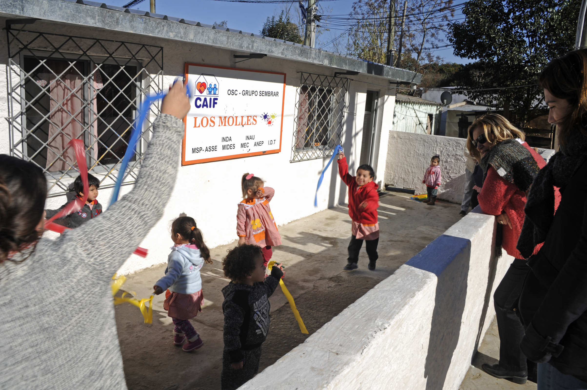 Visita de Eneida de León y autoridades al Caif Los Molles