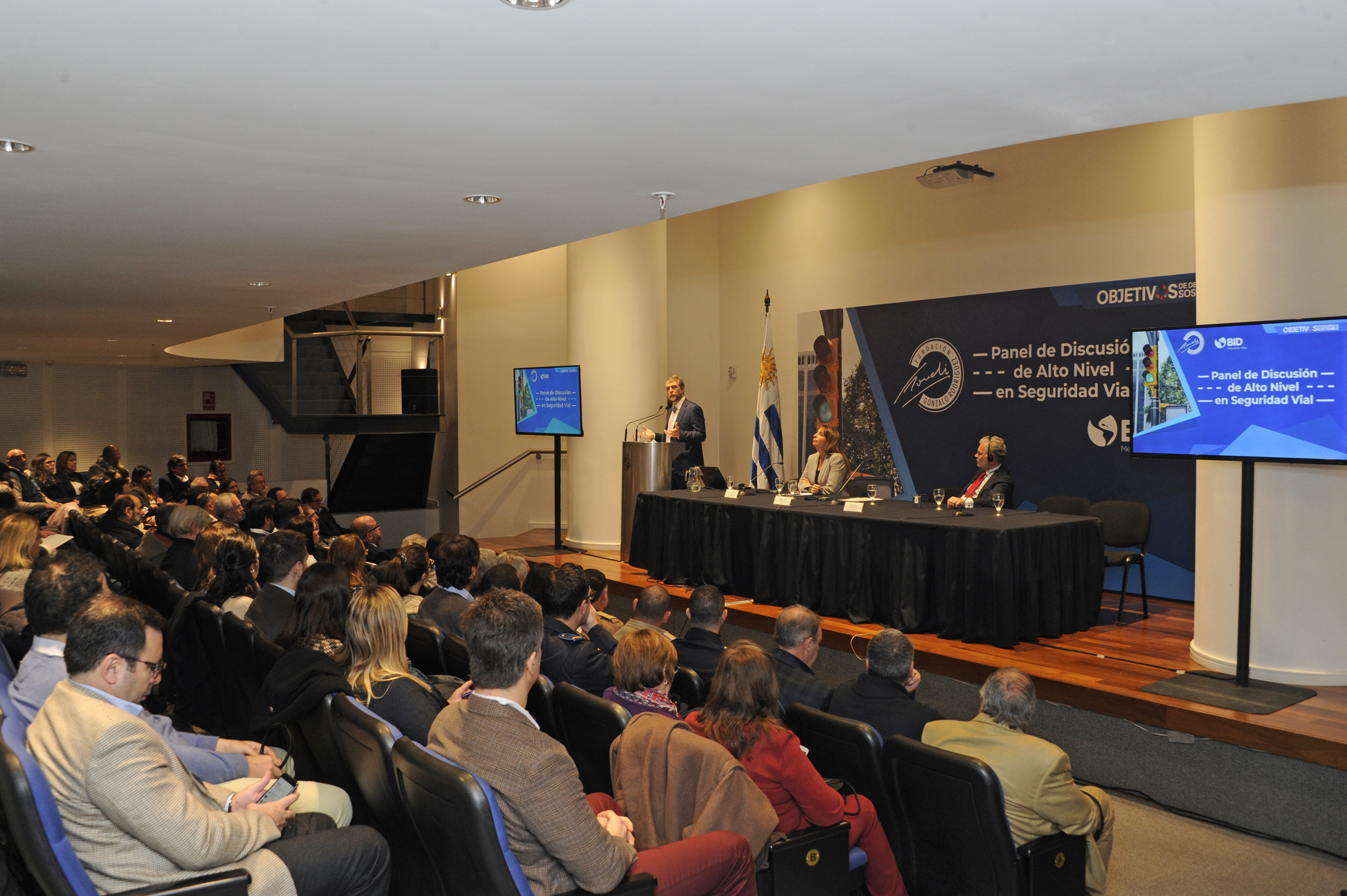 Panel de discusión de alto nivel en seguridad vial organizado por la Fundación Gonzalo Rodríguez y el Banco Interamericano de Desarrollo (BID)