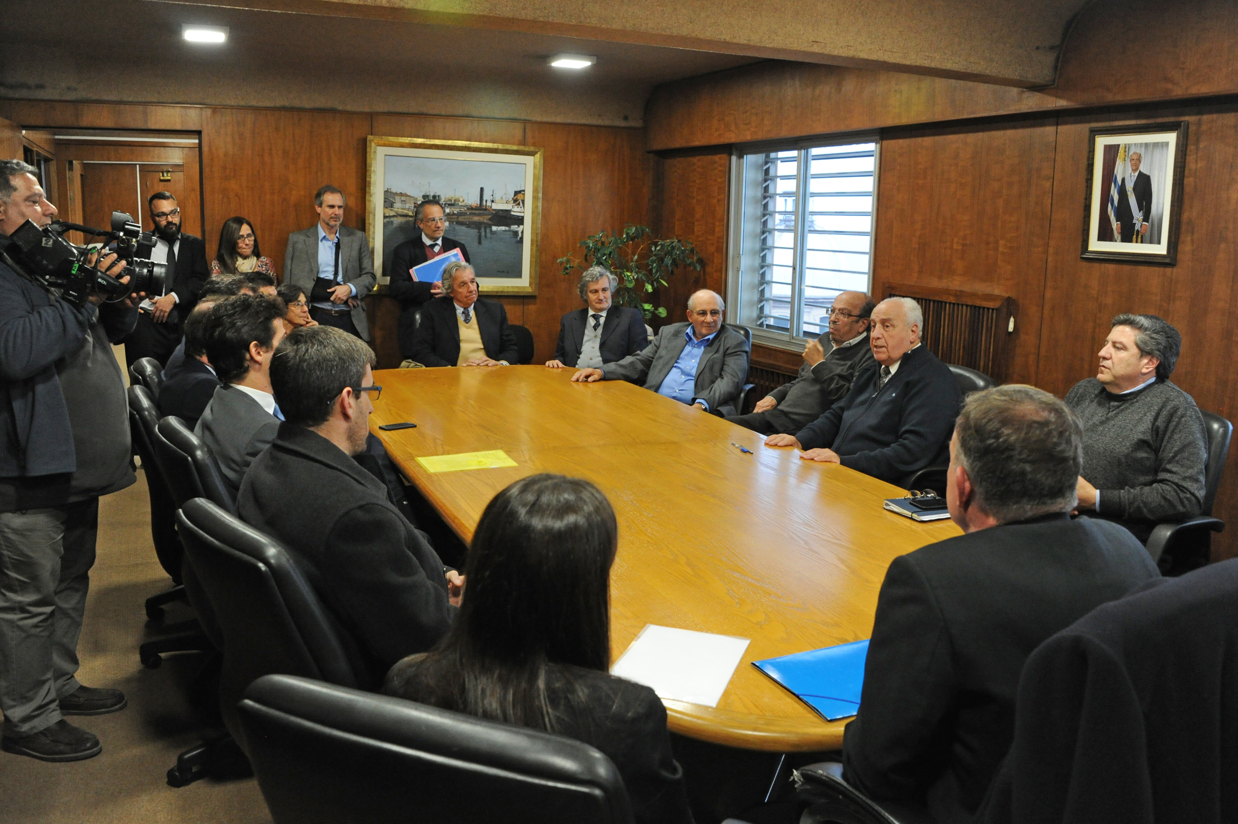 Firma de contrato del proyecto de participación público-privada para realizar infraestructura vial en las rutas 12, 54, 55 y 57