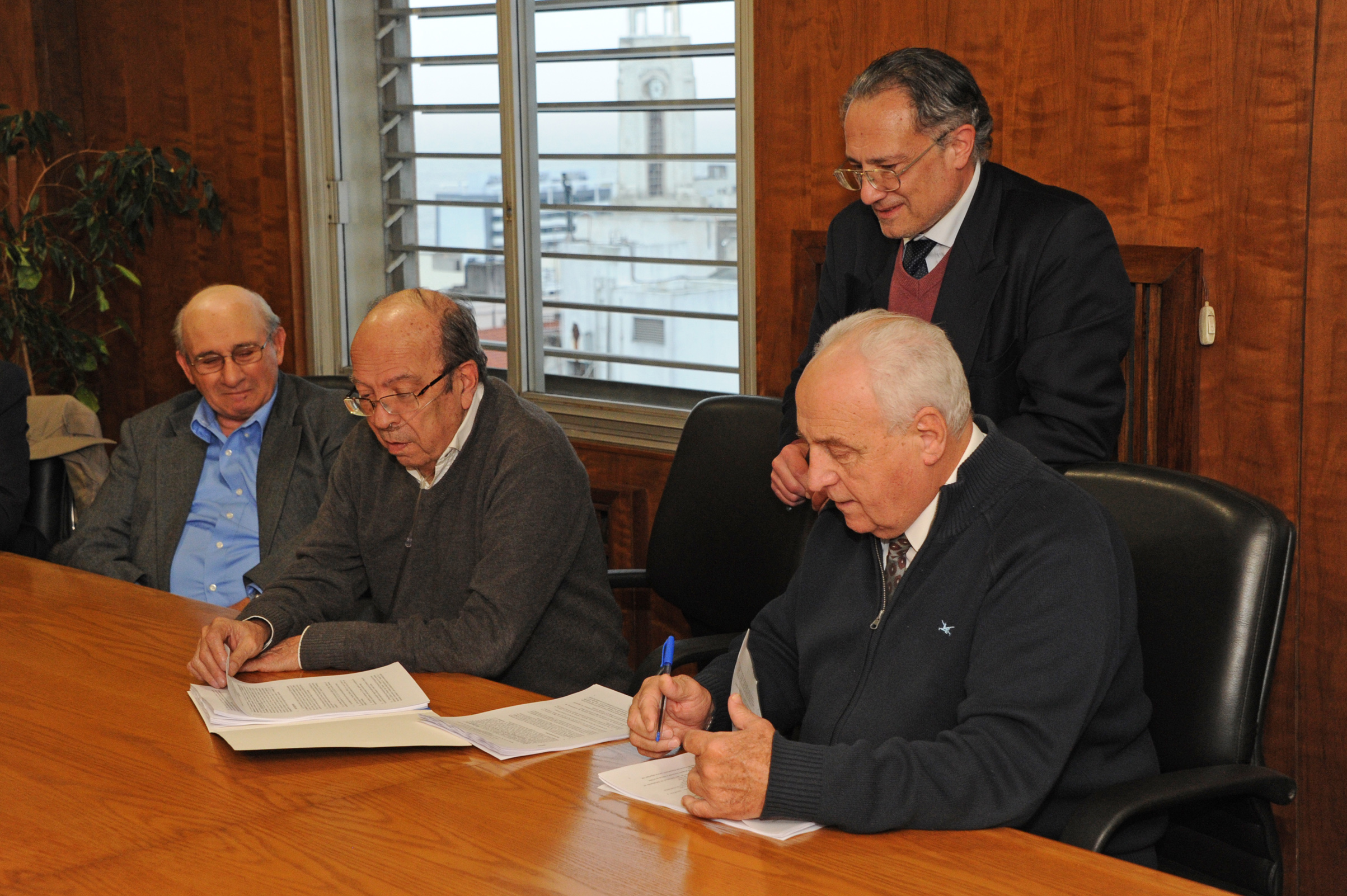 Firma de contrato del proyecto de participación público-privada para realizar infraestructura vial en las rutas 12, 54, 55 y 57