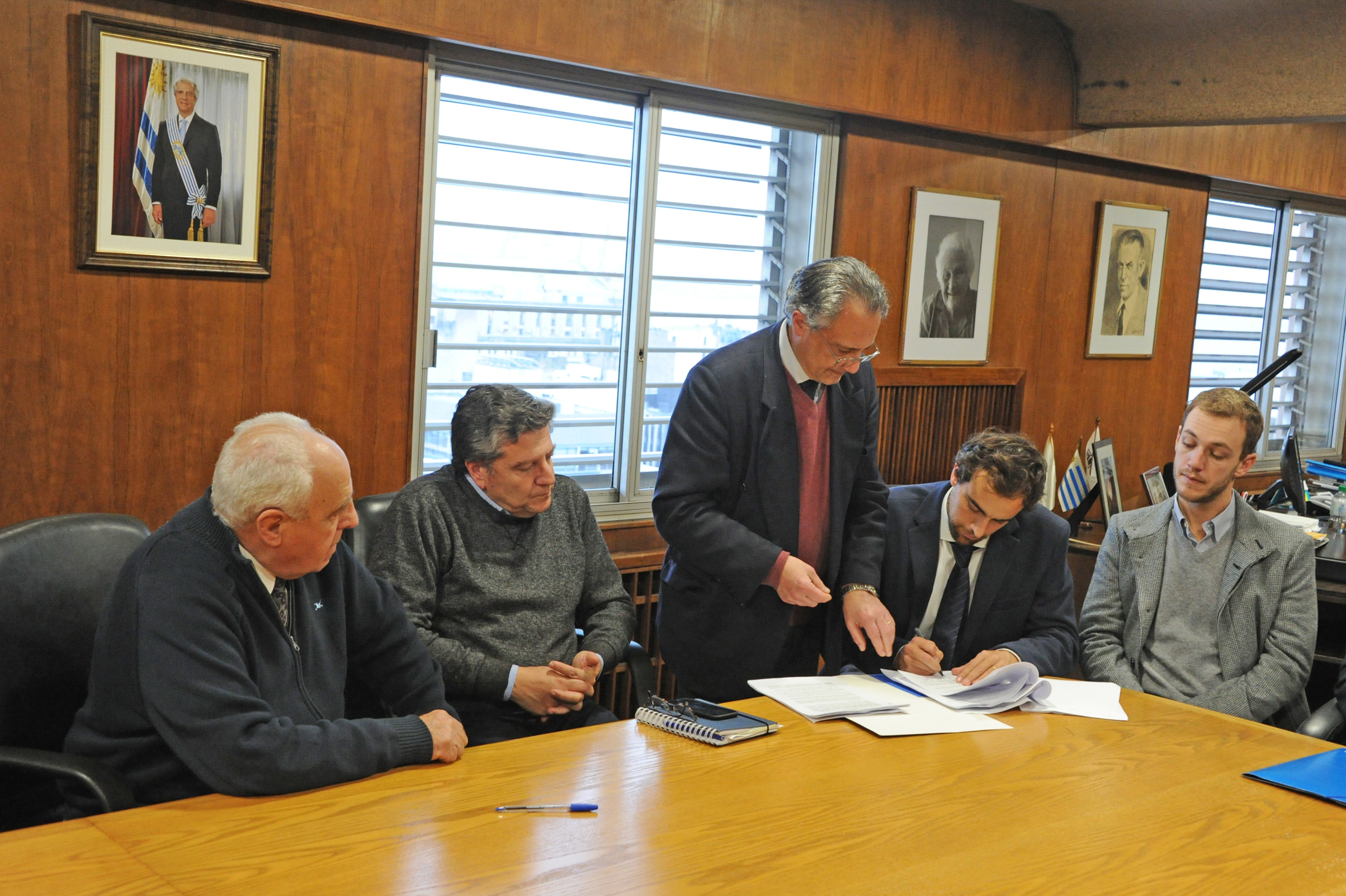 Firma de contrato del proyecto de participación público-privada para realizar infraestructura vial en las rutas 12, 54, 55 y 57