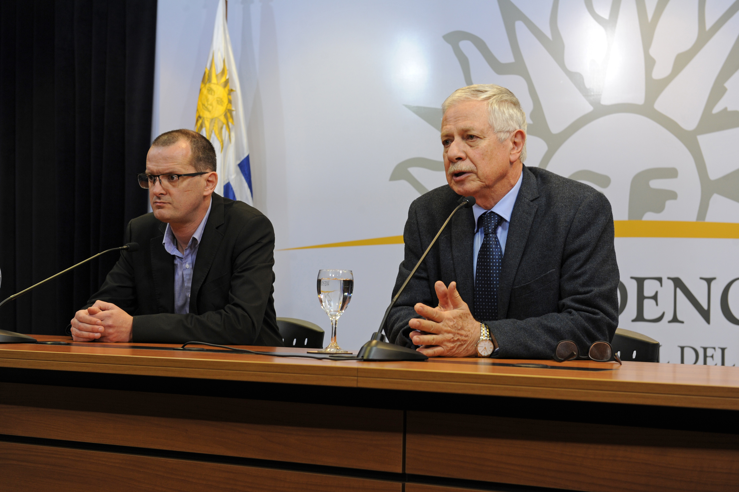 Ministro de Industria, Energía y Minería, Guillermo Moncecchi, y ministro de Salud Pública, Jorge Basso, en conferencia de prensa