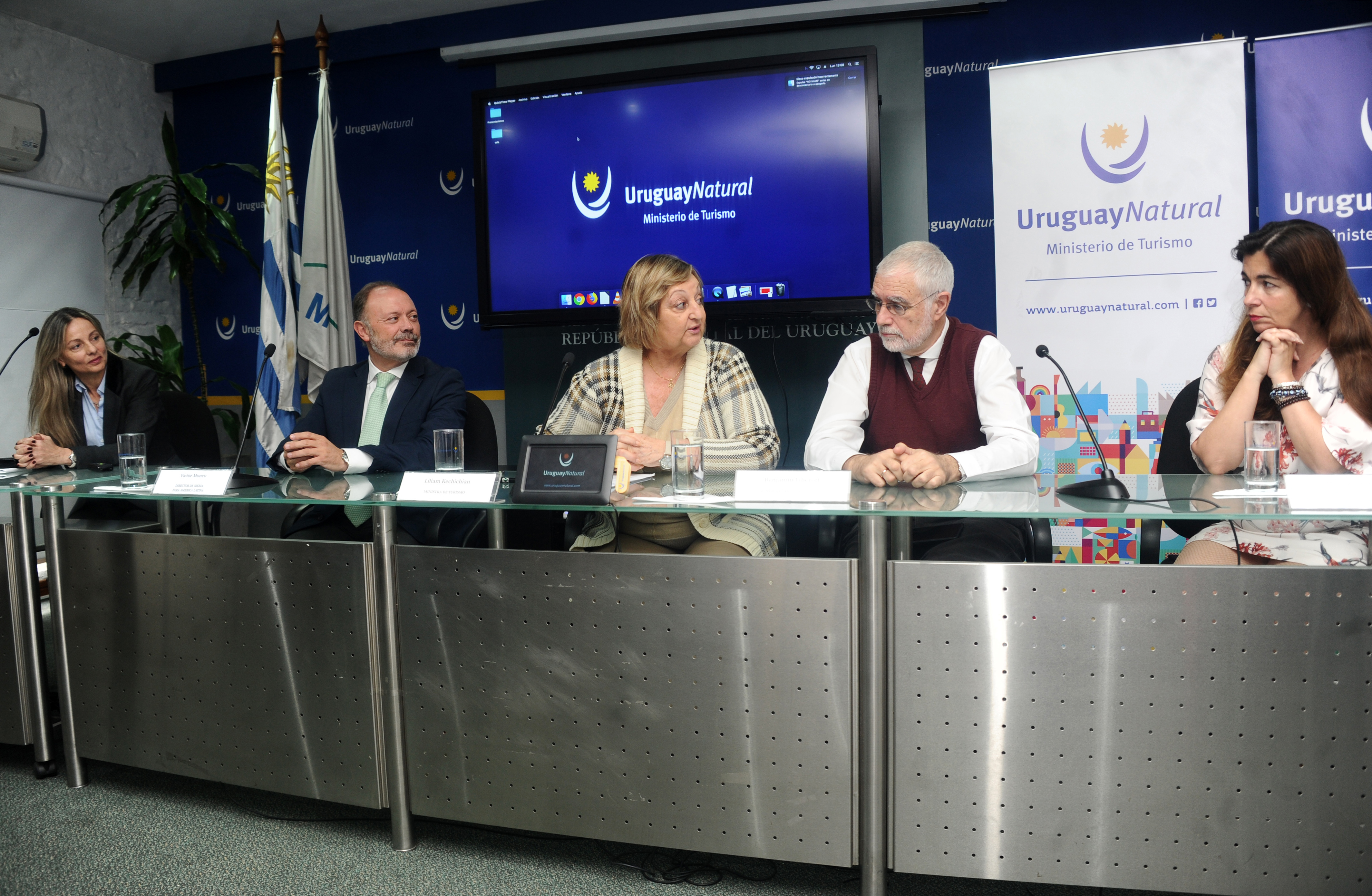 Conferencia de lanzamiento de conexión aérea diaria Madrid-Montevideo