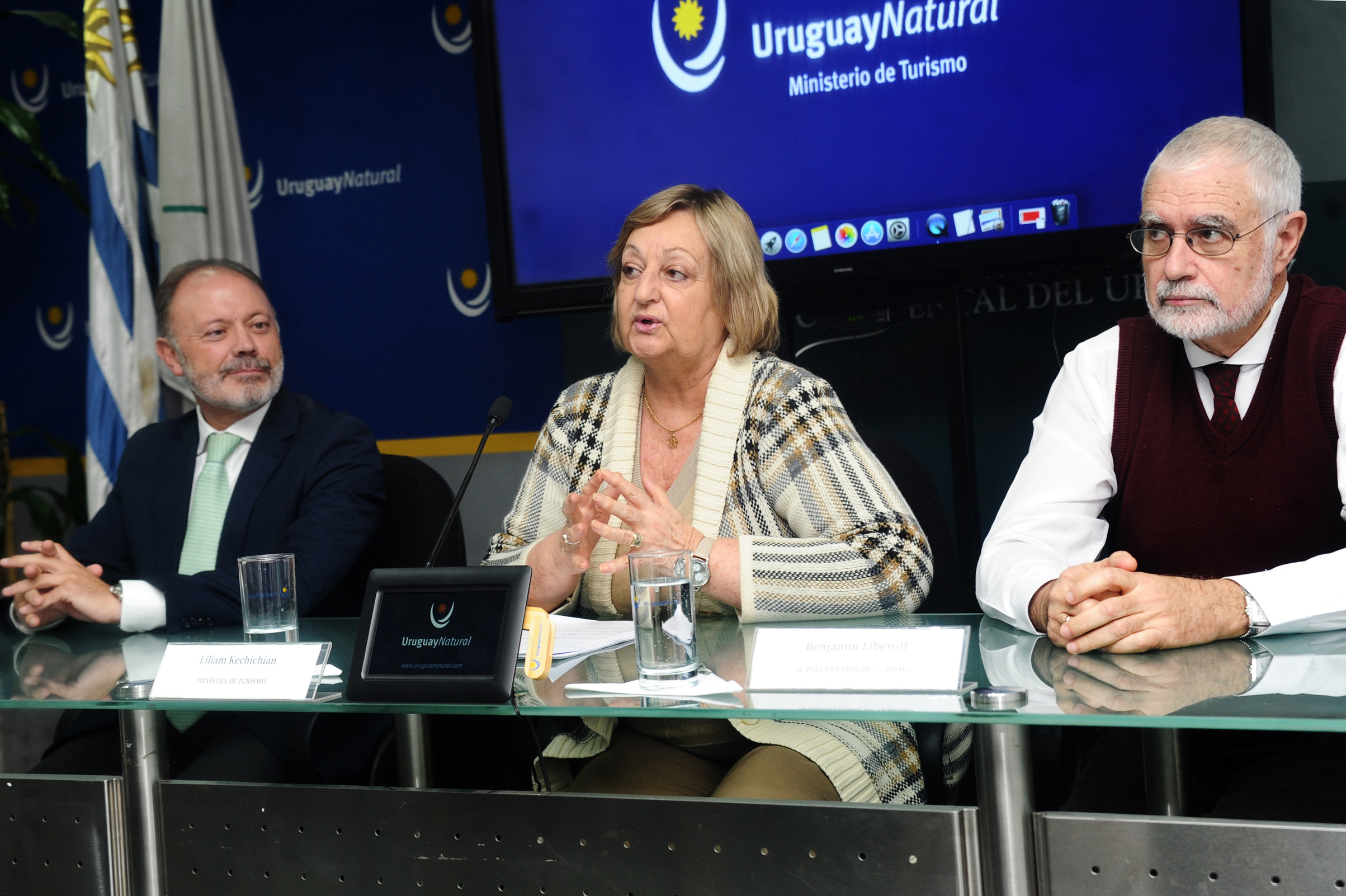 Conferencia de lanzamiento de conexión aérea diaria Madrid-Montevideo