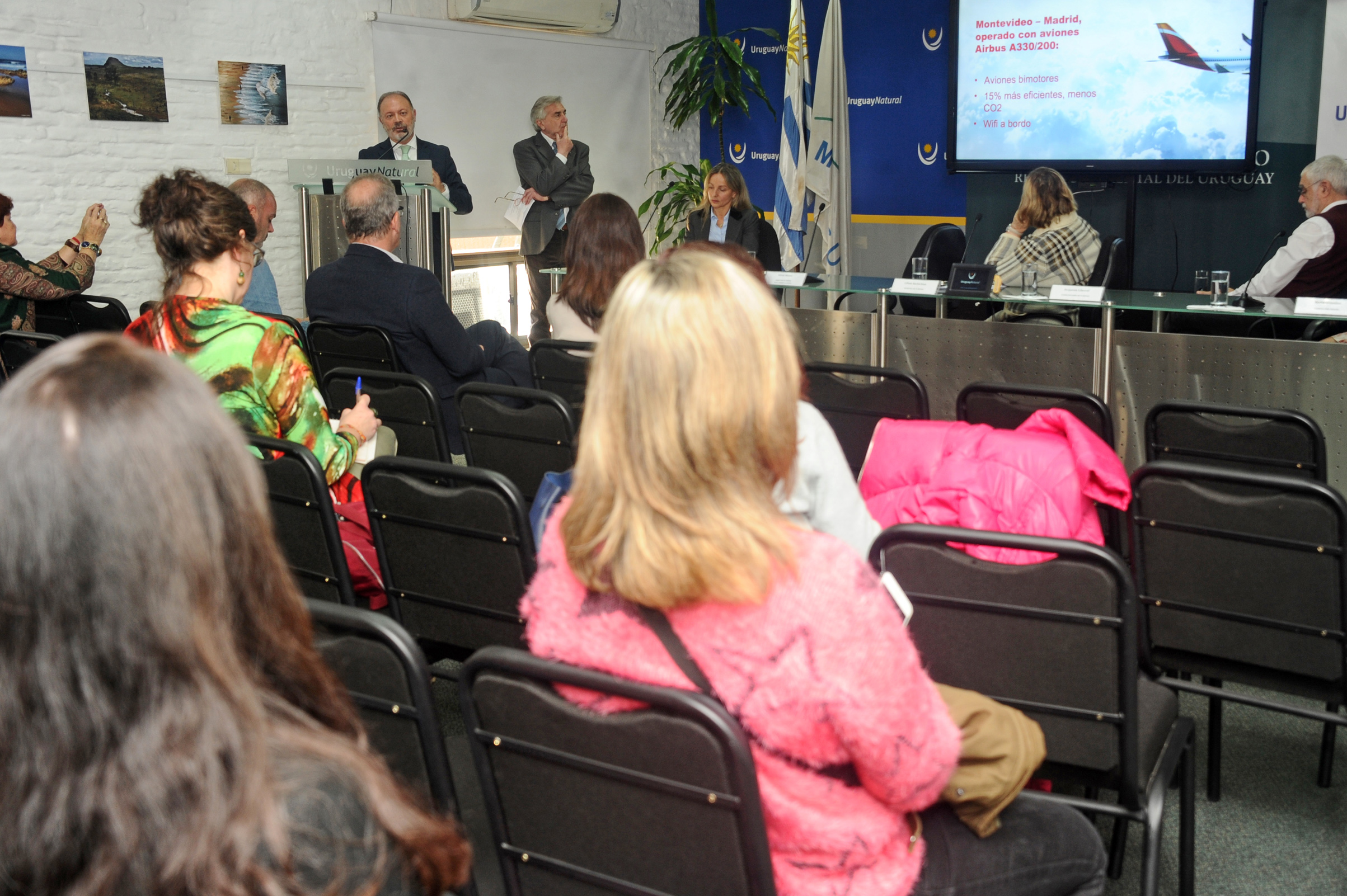 Conferencia de lanzamiento de conexión aérea diaria Madrid-Montevideo