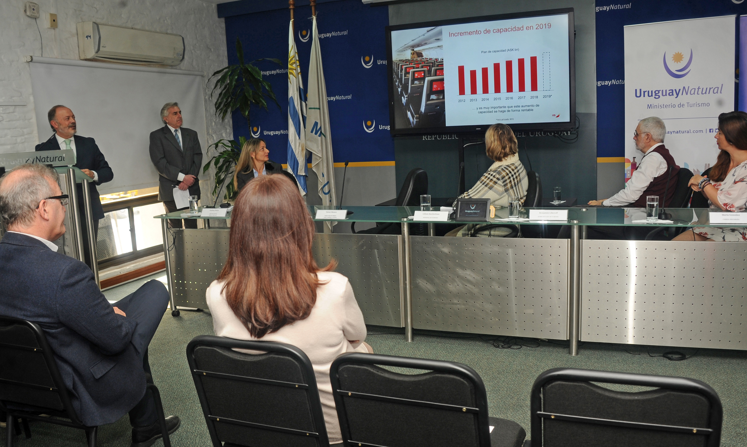 Conferencia de lanzamiento de conexión aérea diaria Madrid-Montevideo