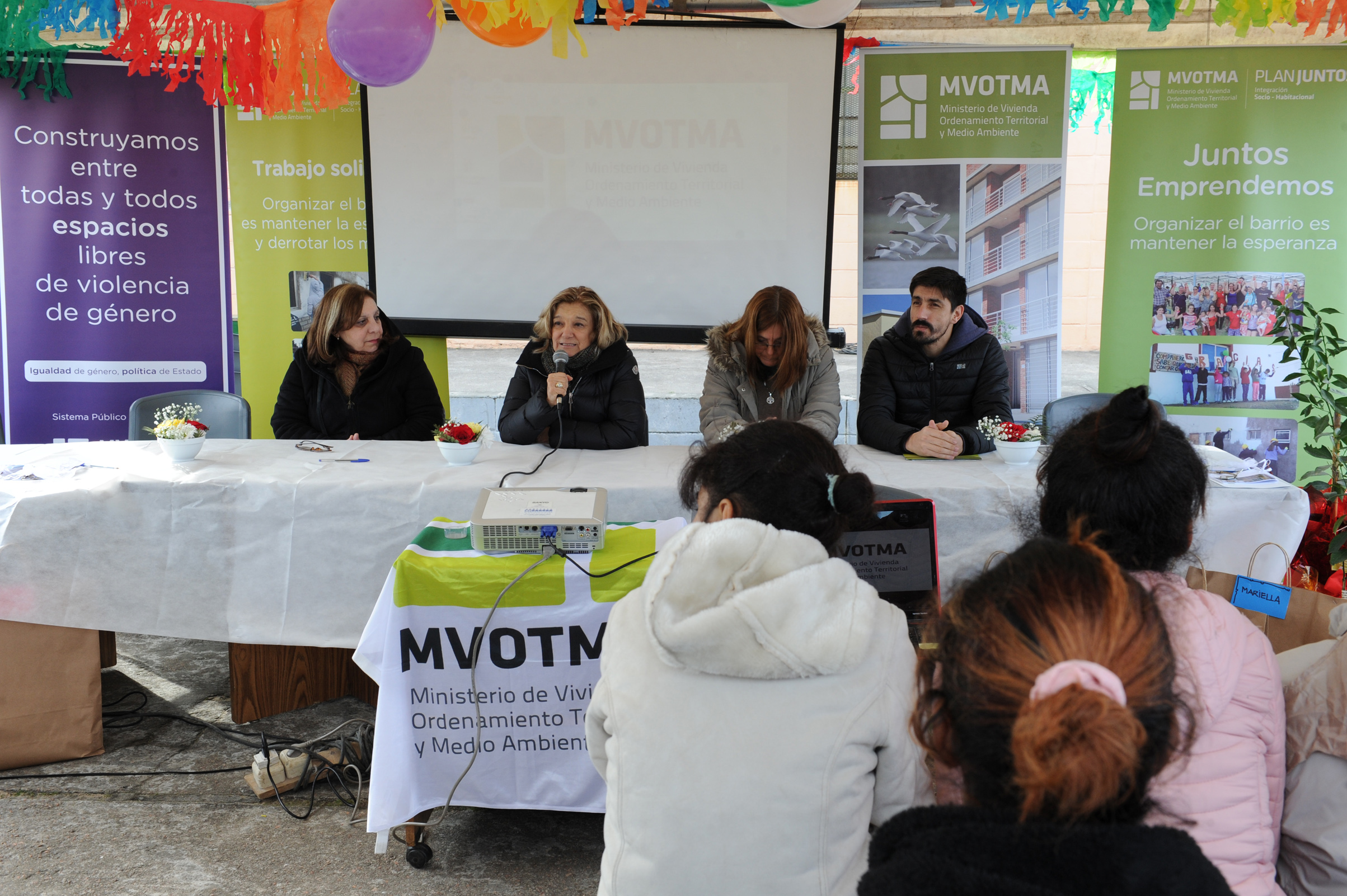 Entrega de viviendas del Plan Juntos en barrio montevideano Marconi