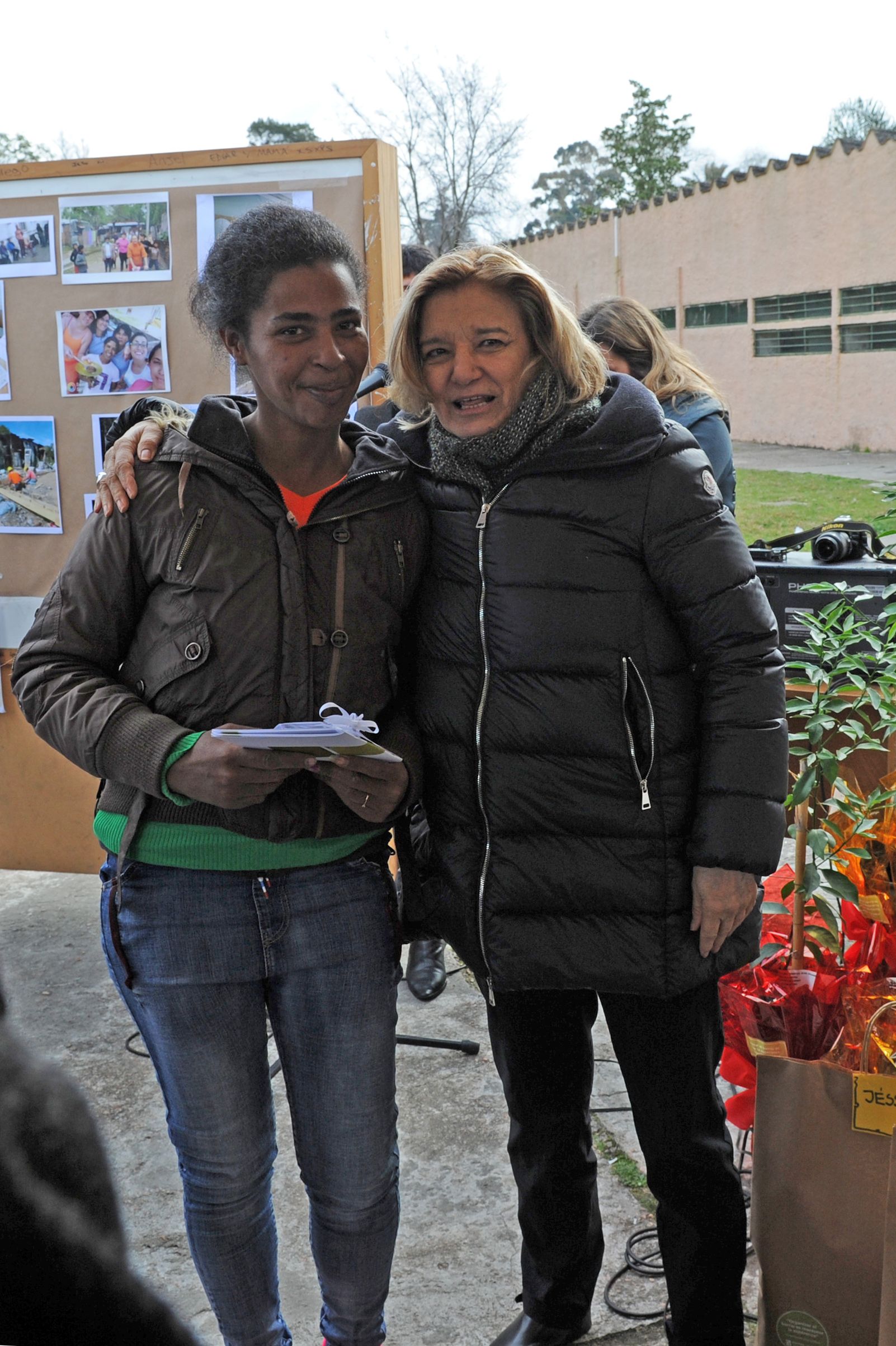 Entrega de viviendas del Plan Juntos en barrio montevideano Marconi