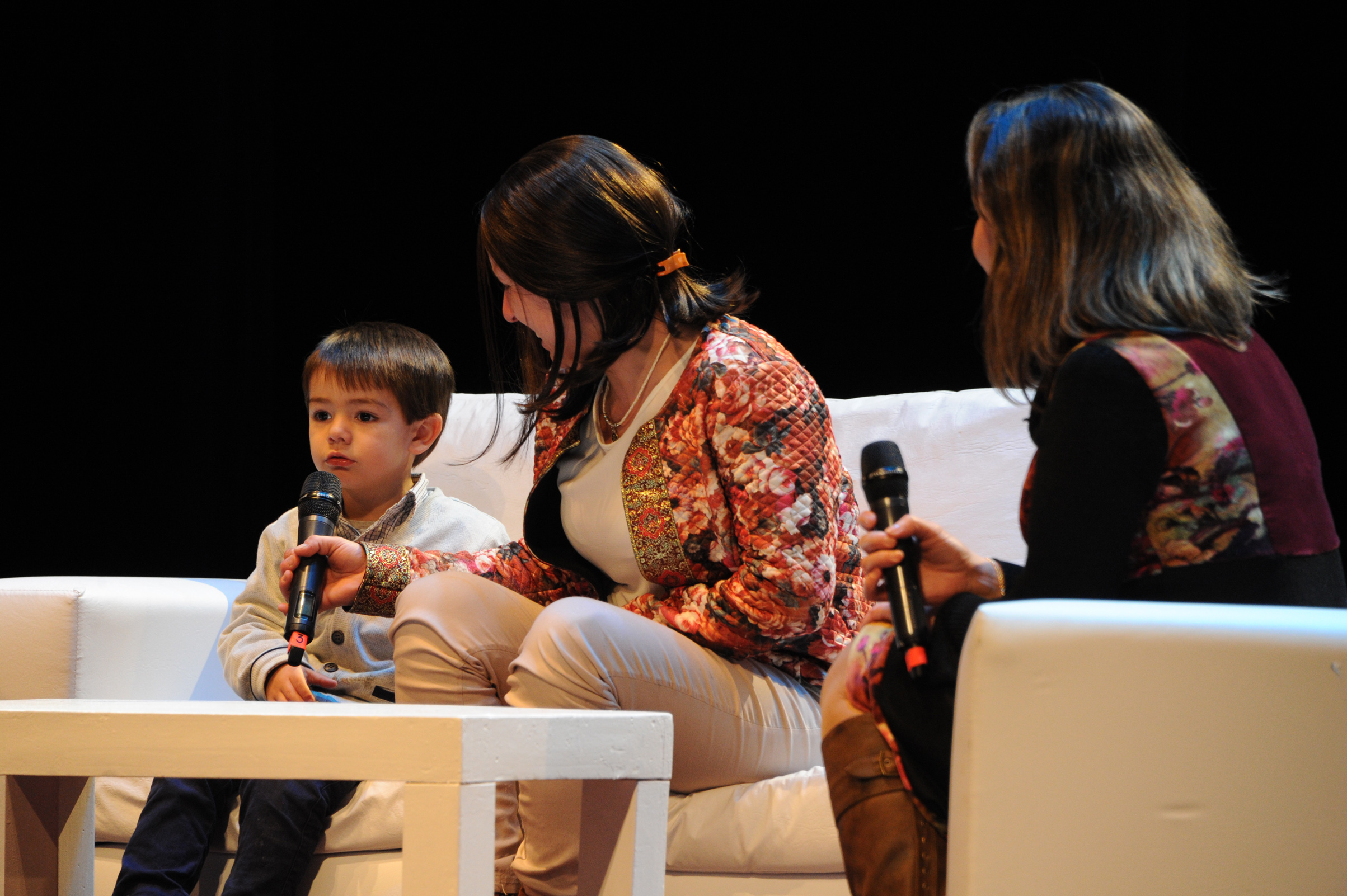 Actividad del INAU en el Teatro Solís denominada Dale Voz a Tus Ideas