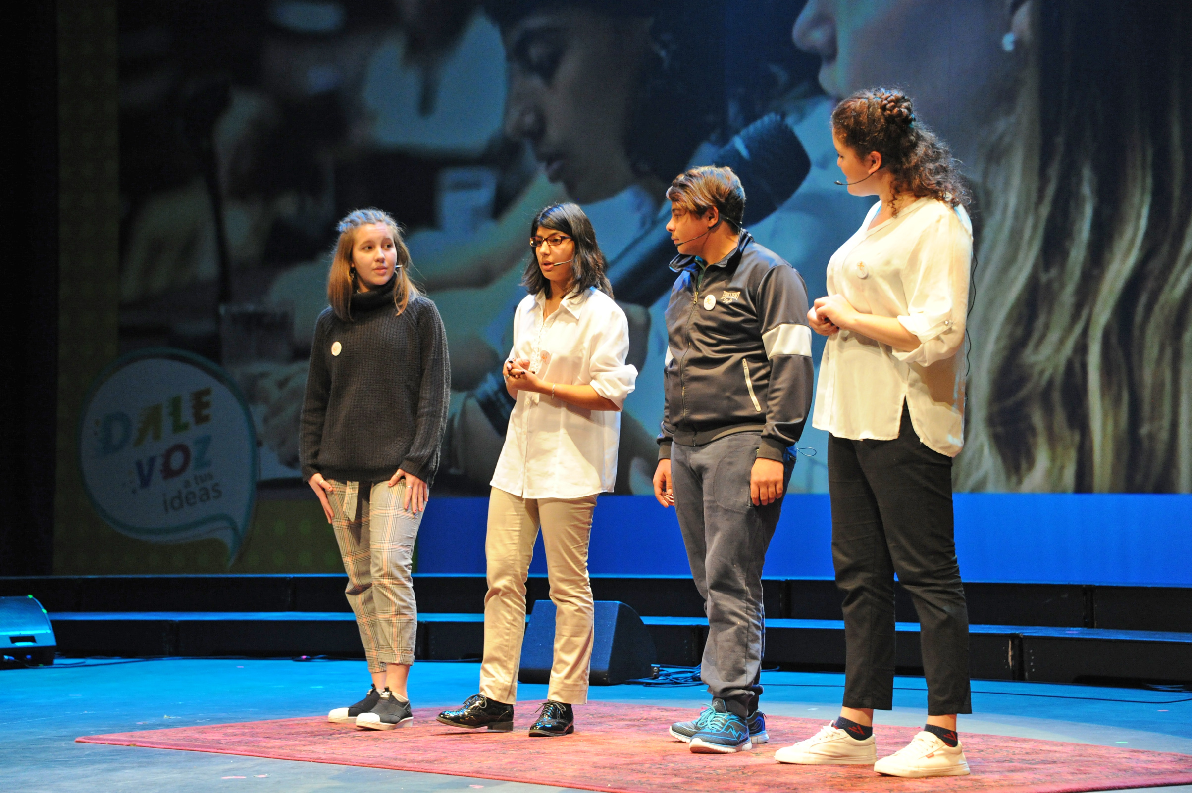 Actividad del INAU en el Teatro Solís denominada Dale Voz a Tus Ideas