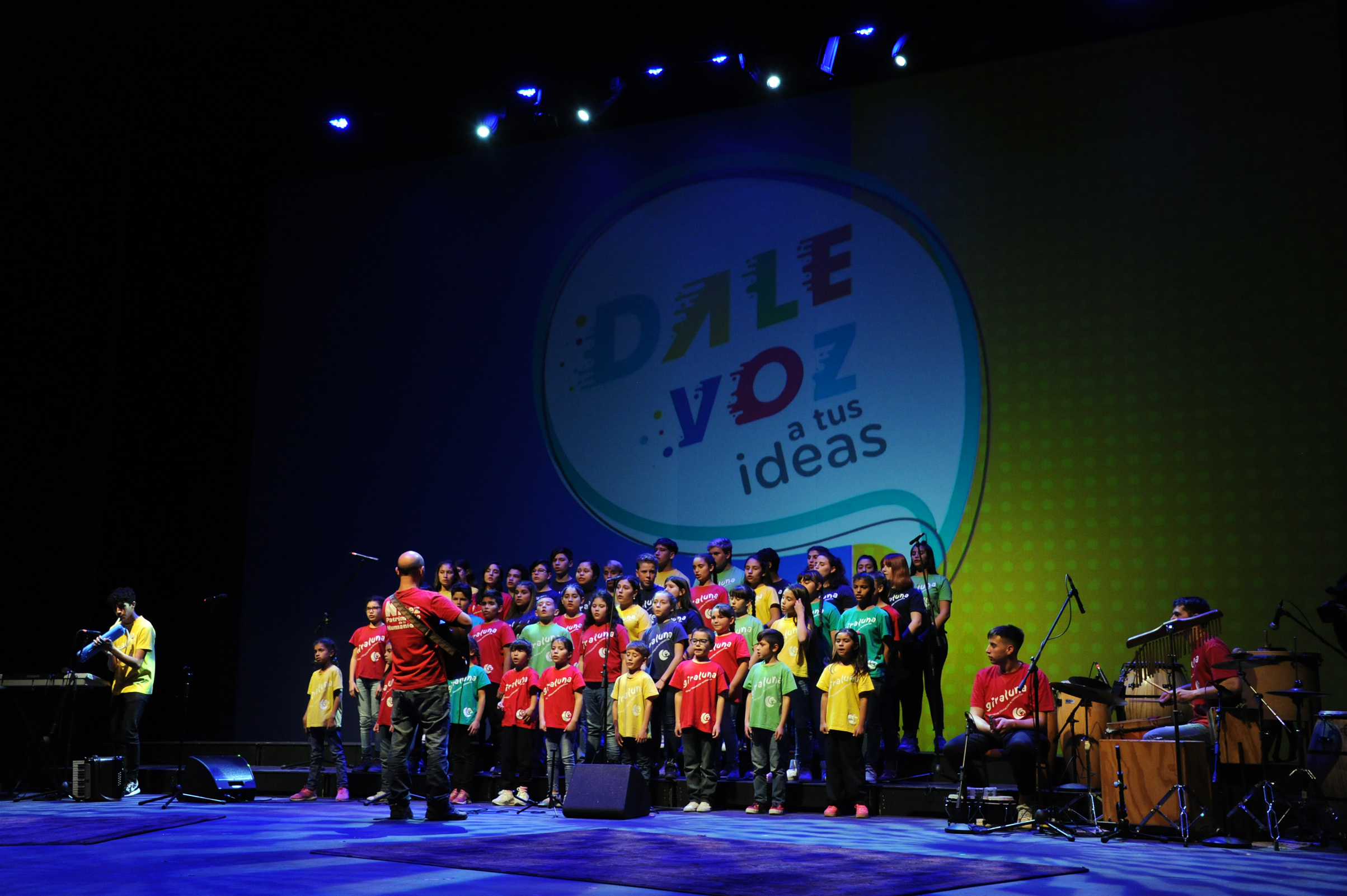 Actividad del INAU en el Teatro Solís denominada Dale Voz a Tus Ideas