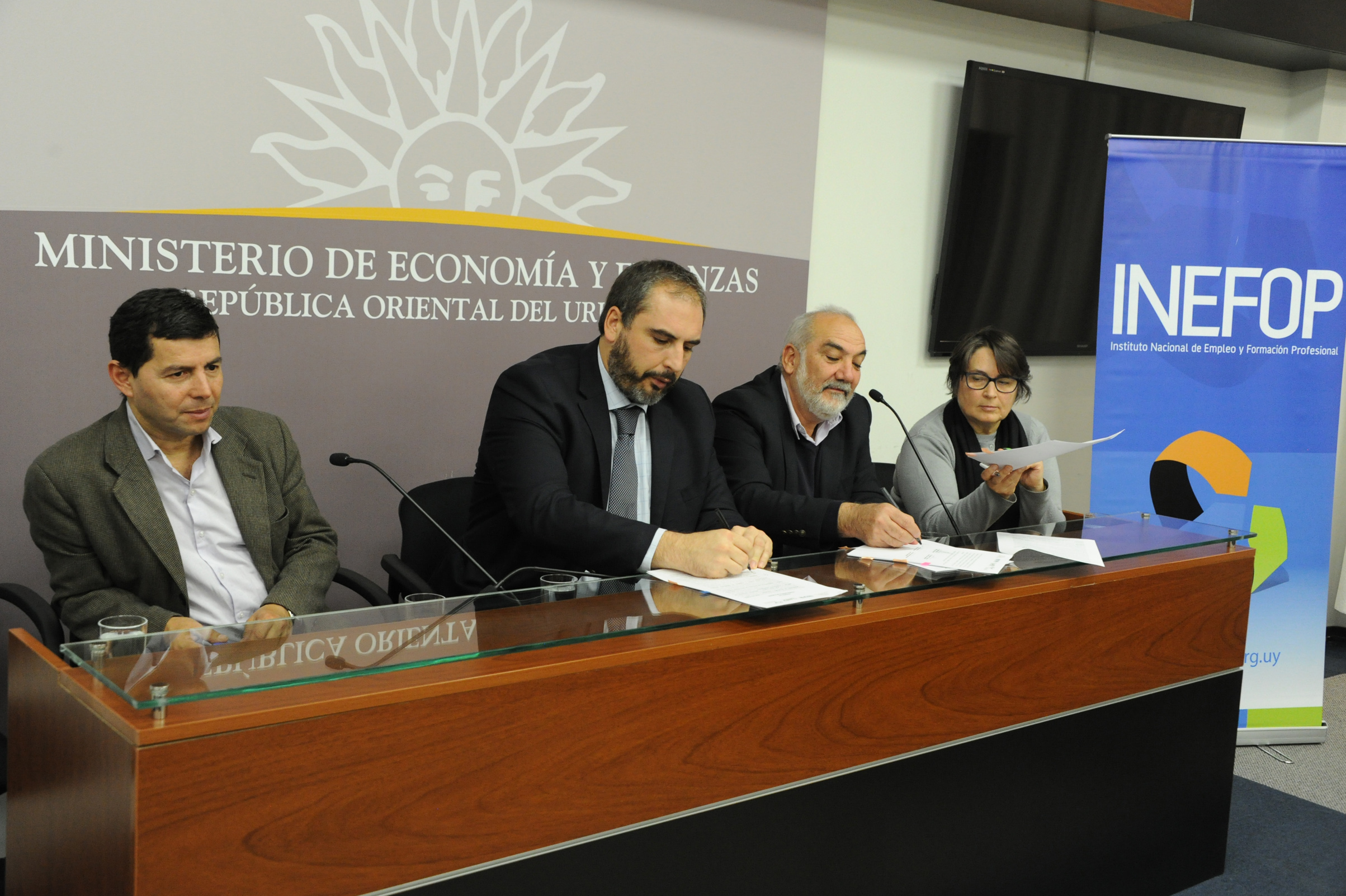 Firma de acuerdo interinstitucional