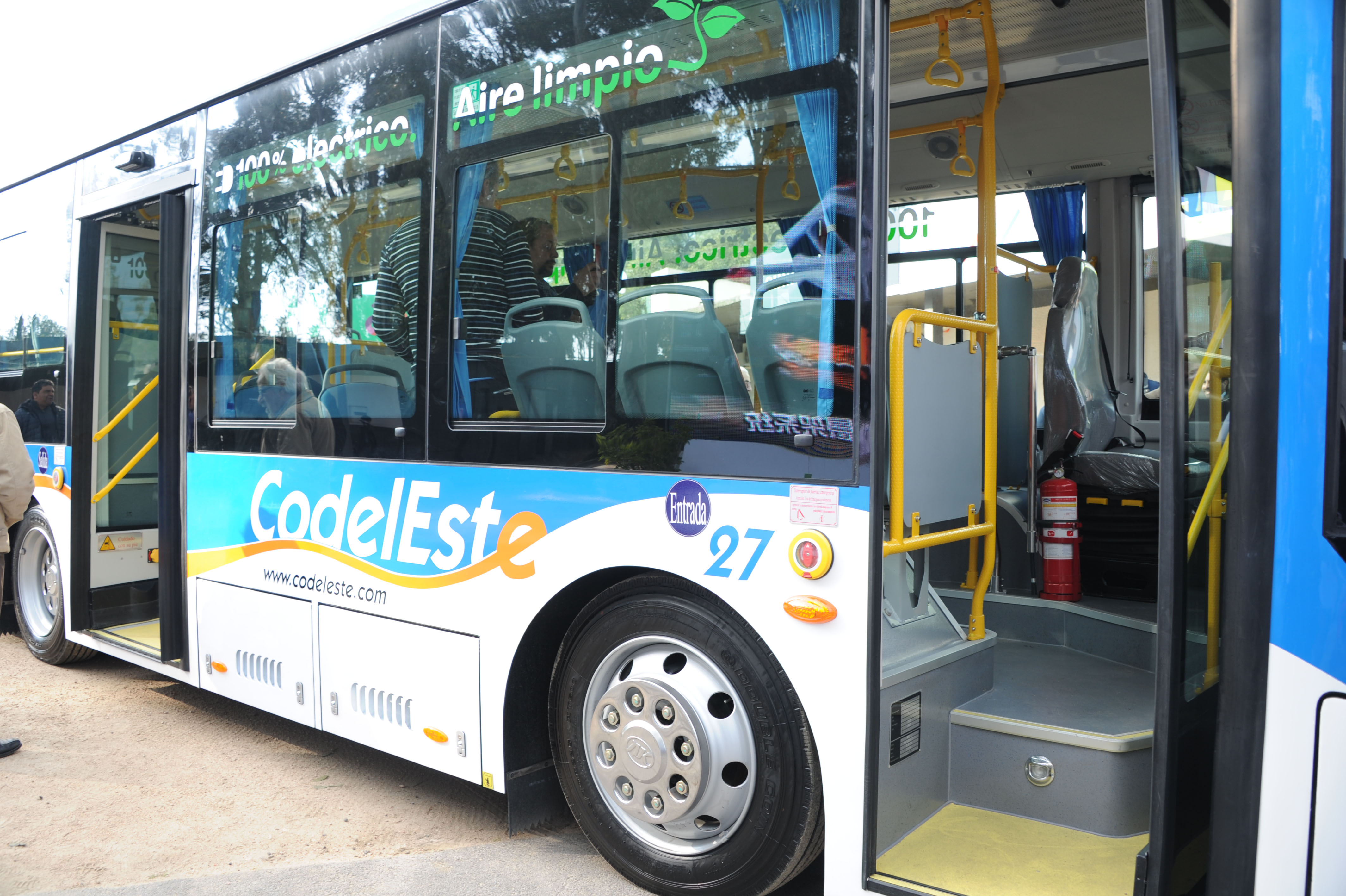 Presentación del primer ómnibus eléctrico de la Compañía del Este en Canelones