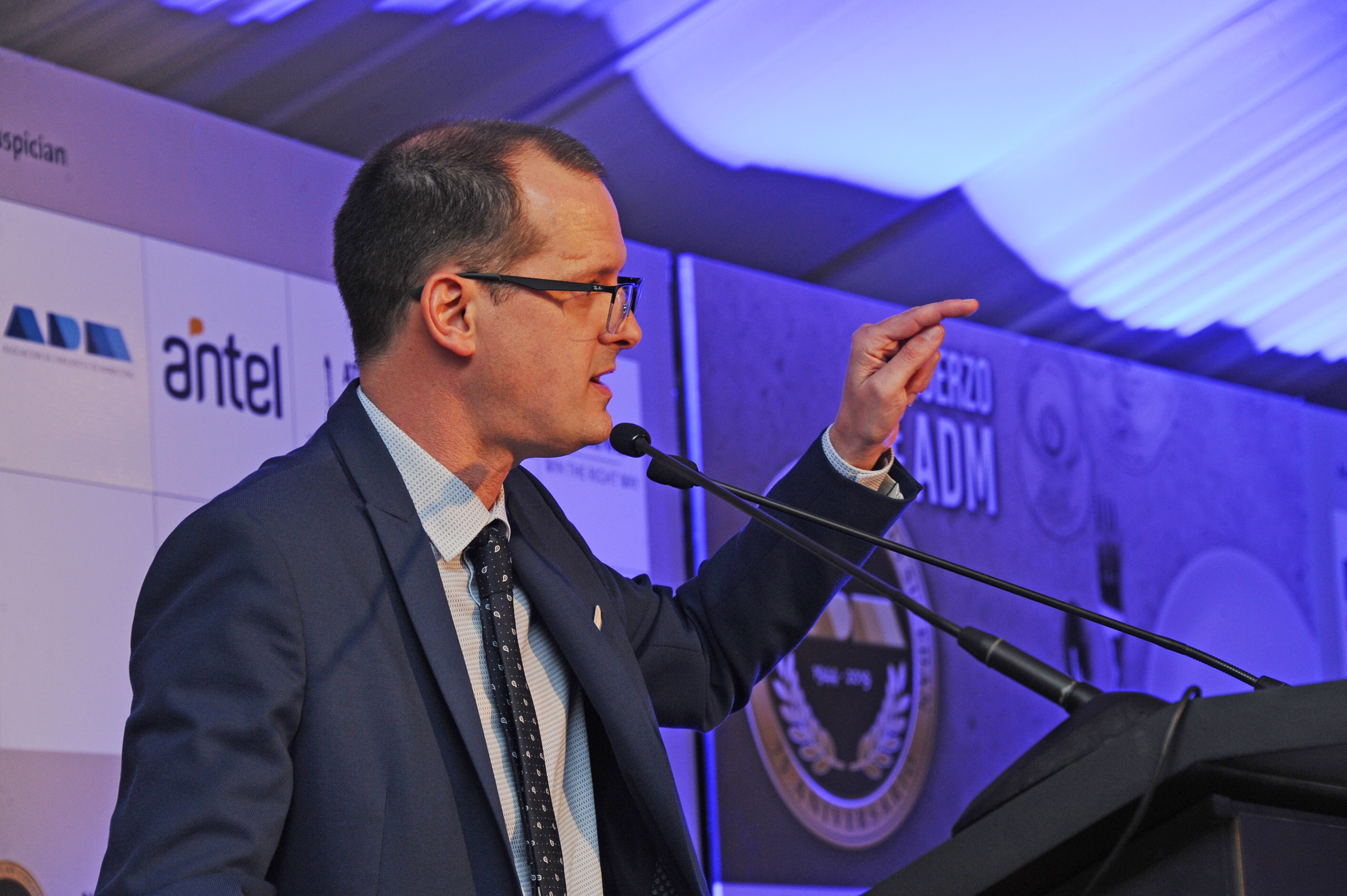 Ministro de Industria, Energía y Minería, Guillermo Moncecchi, disertó en almuerzo de trabajo de ADM