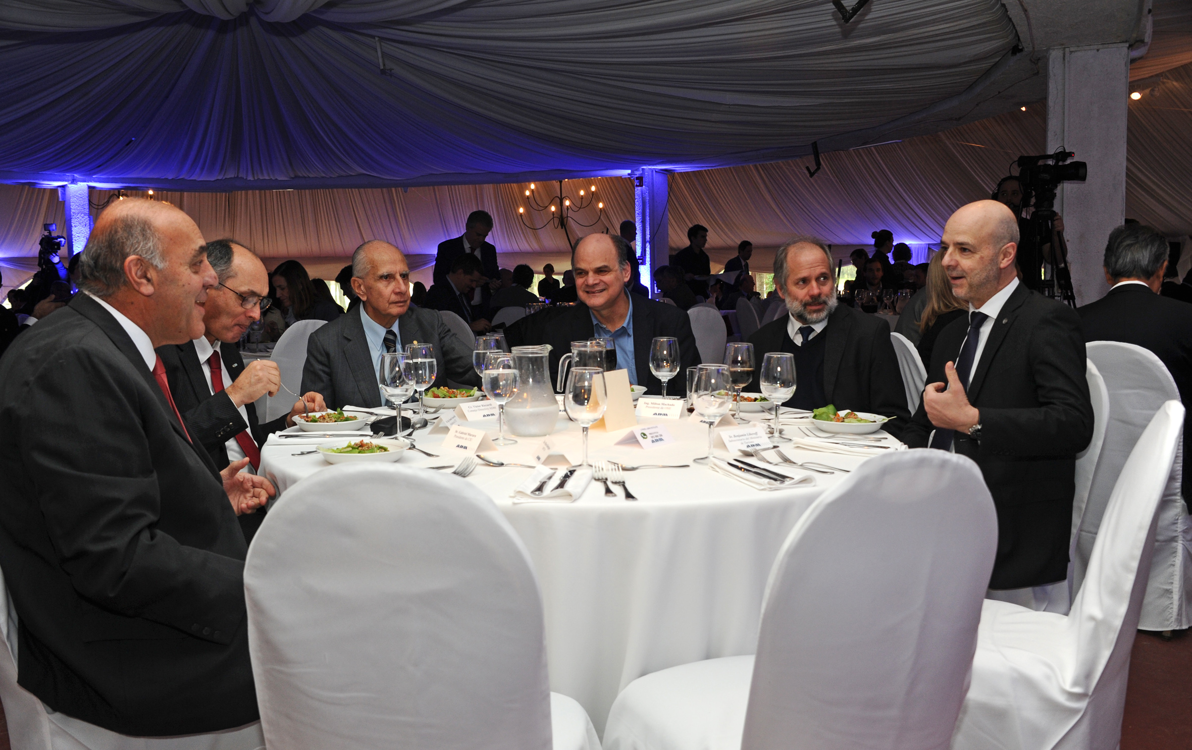 Ministro de Industria, Energía y Minería, Guillermo Moncecchi, disertó en almuerzo de trabajo de ADM