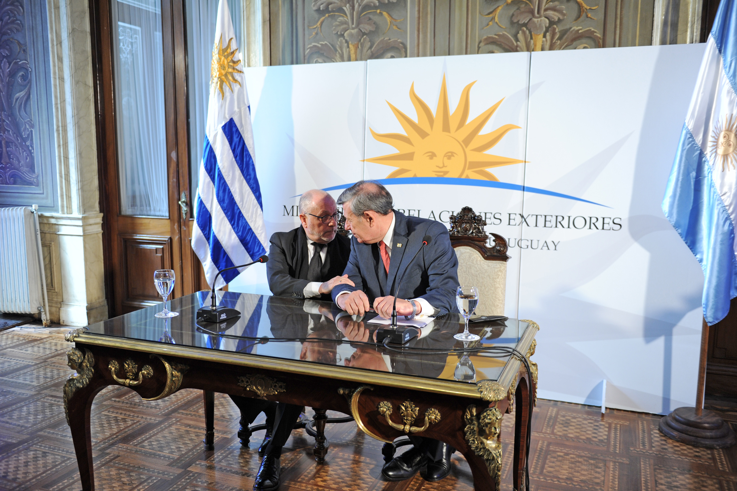 Cancilleres Jorge Faurie y Rodolfo Nin Novoa