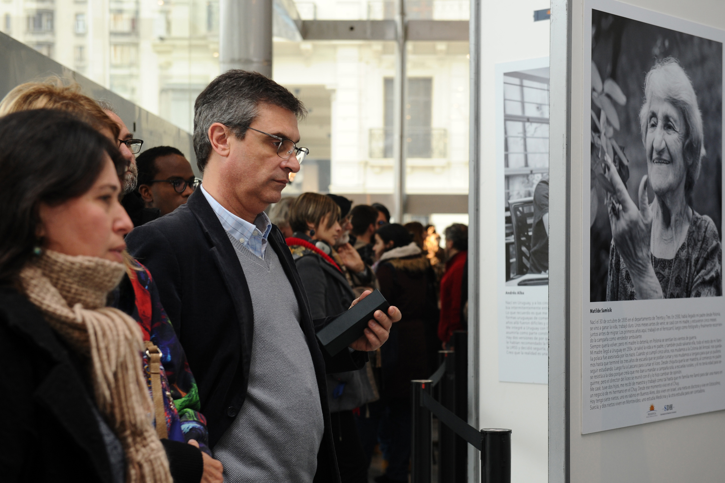 Muestra fotográfica de Carlos Lebrato, denominada Todos y todas somos, fuimos, seremos migrantes o descendientes de migrantes