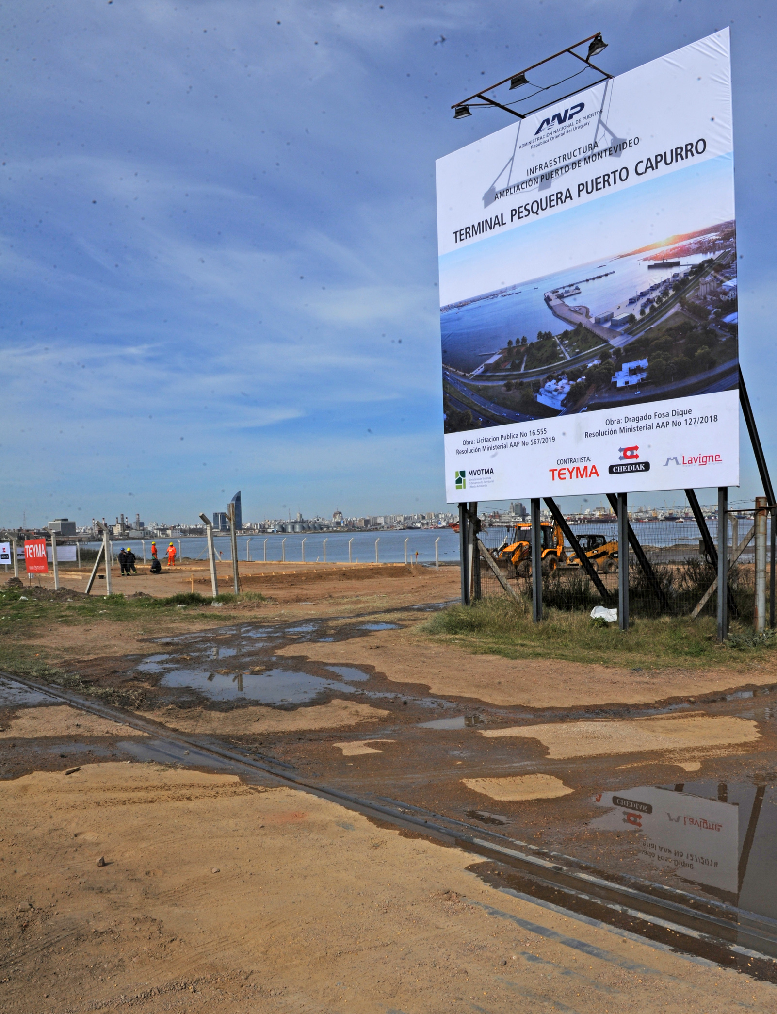 Lanzamiento de obras de puerto pesquero Capurro