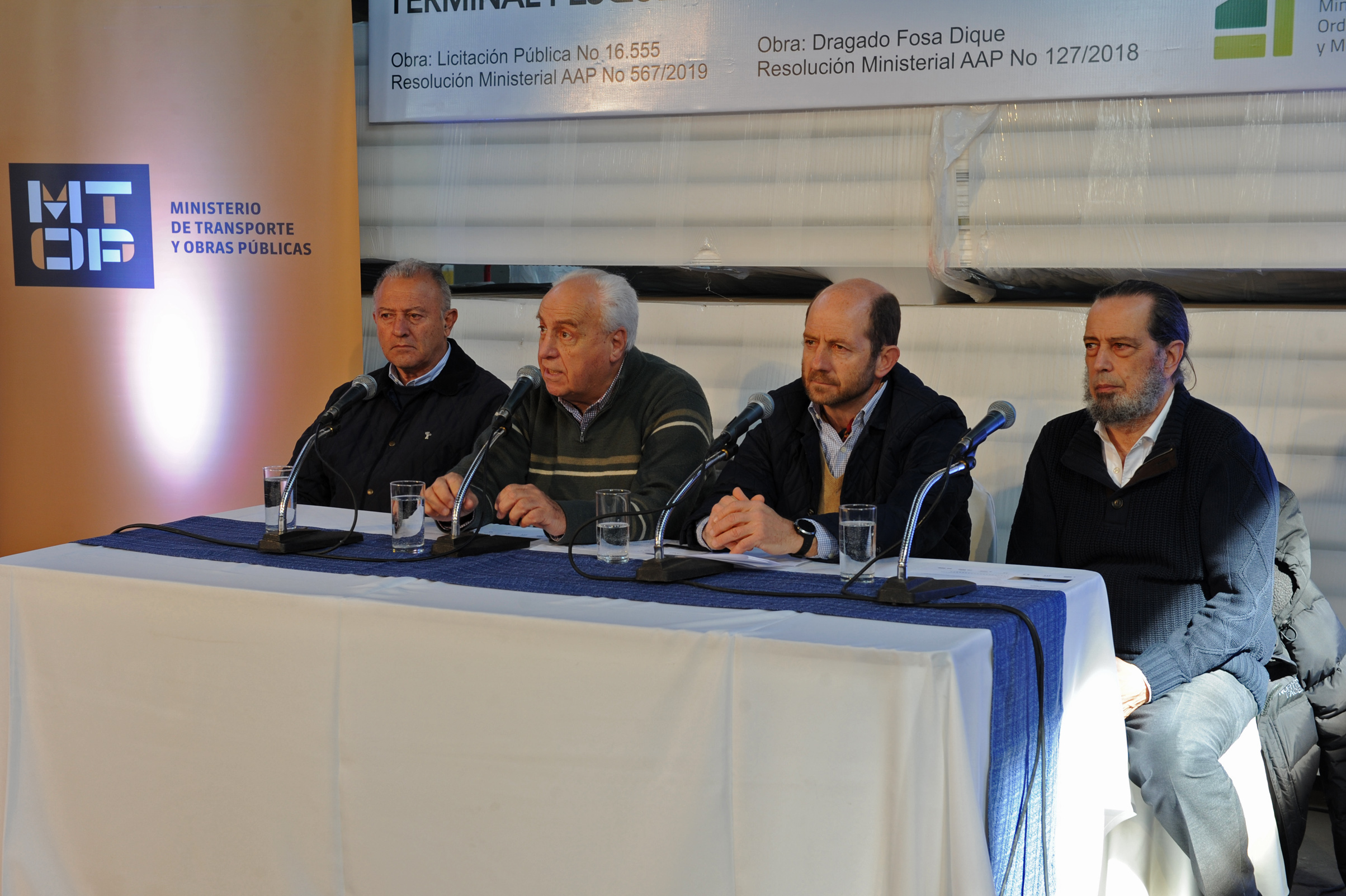 Lanzamiento de obras de puerto pesquero Capurro