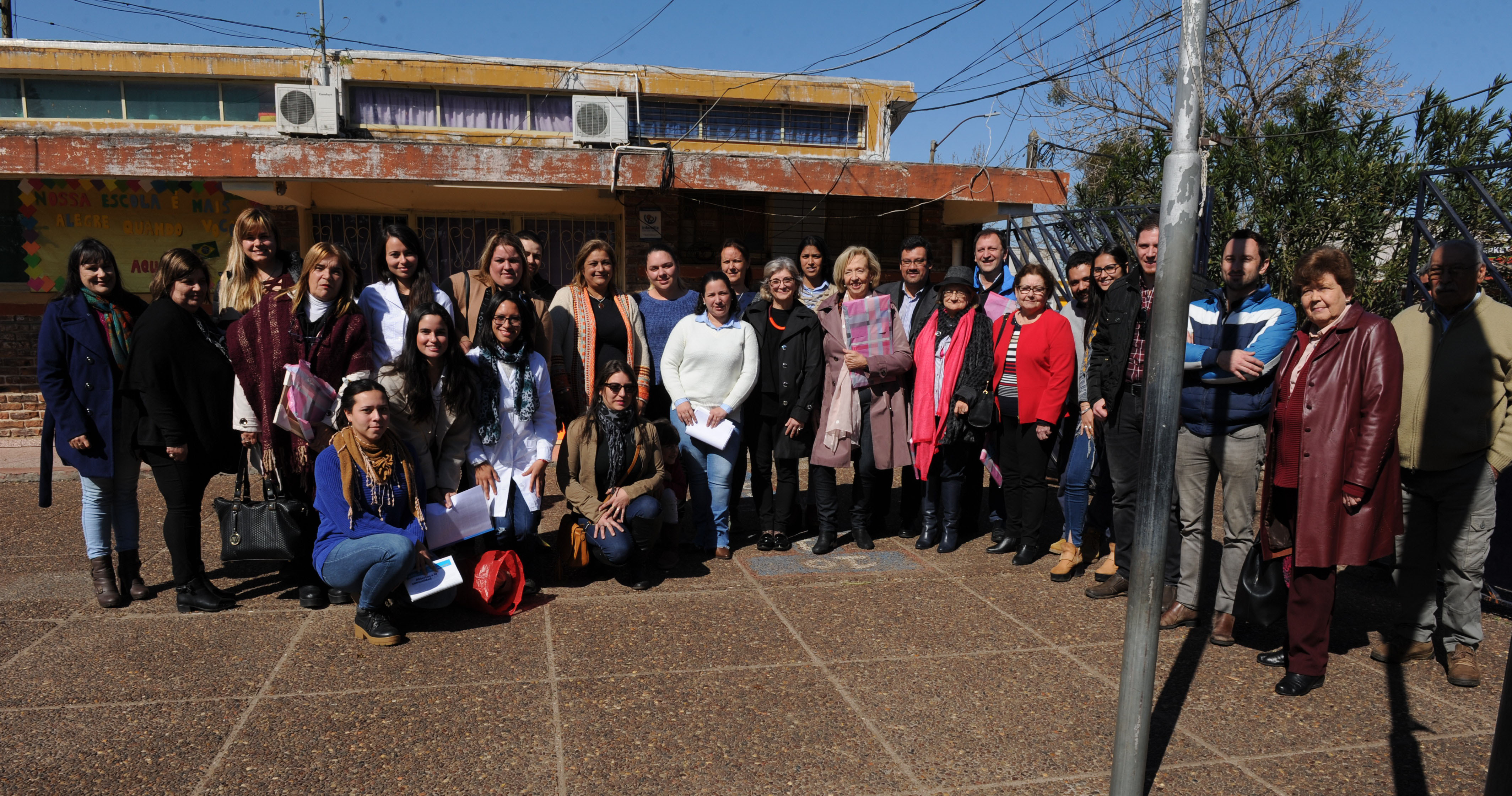Autoridades nacionales con alumnos de Magisterio en Bella Unión