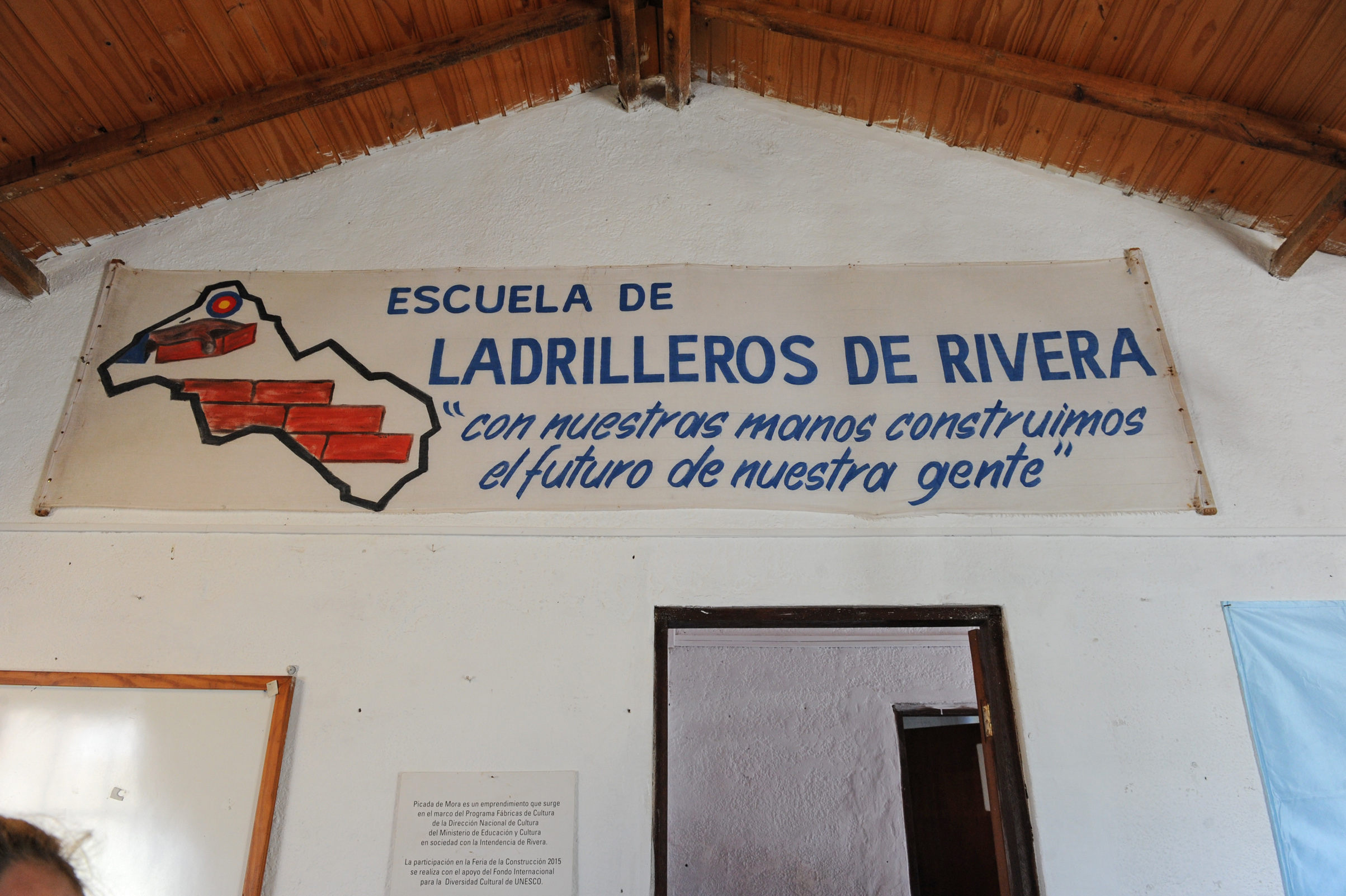 Ministra María Julia Muñoz y autoridades de la educación visitaron Fábrica de ladrillos de Rivera