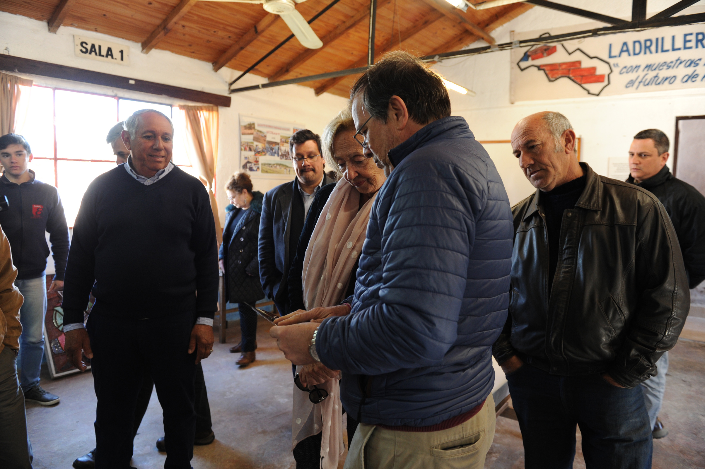 Ministra María Julia Muñoz y autoridades de la educación visitaron Fábrica de ladrillos de Rivera