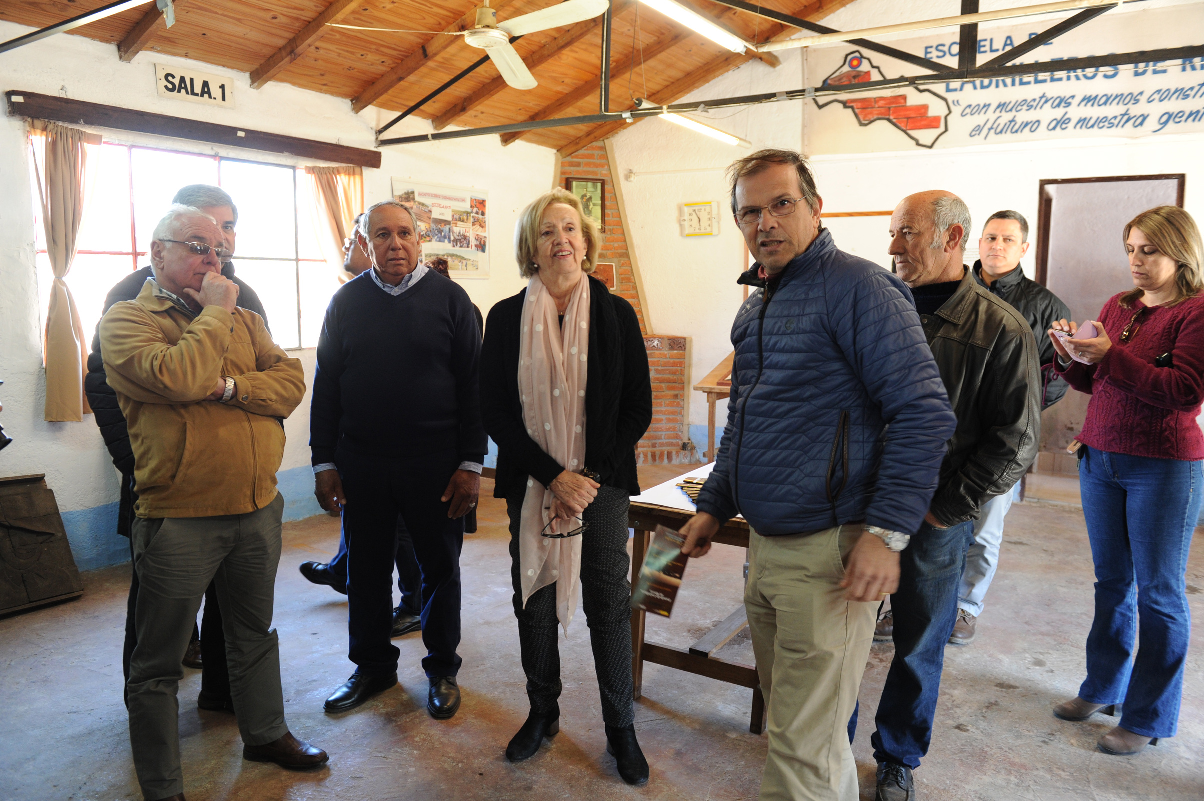 Ministra María Julia Muñoz y autoridades de la educación visitaron Fábrica de ladrillos de Rivera