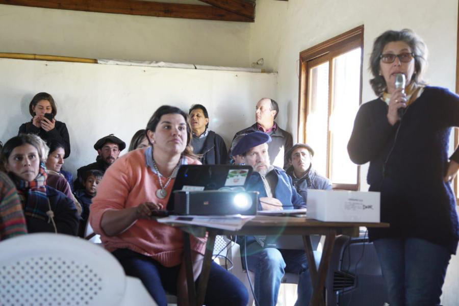Visita de autoridades de Colonización al emprendimiento en que trabajan 19 productores en 737 hectáreas del organismo