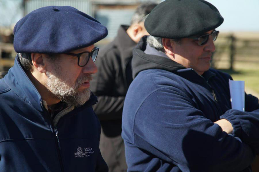 Visita de autoridades de Colonización al emprendimiento en que trabajan 19 productores en 737 hectáreas del organismo