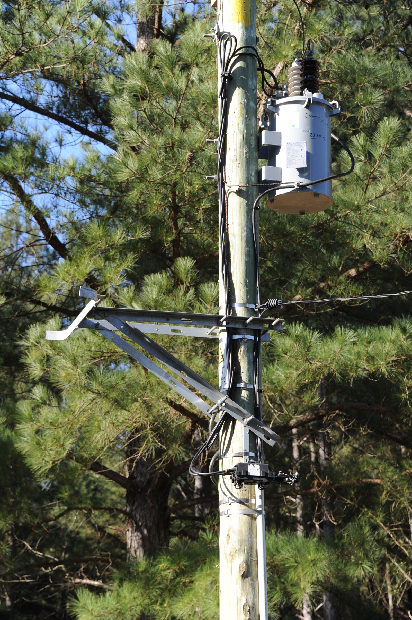 Inversión de más de 6 millones de pesos en electrificación para la localidad Paso del Medio de Tacuarembó
