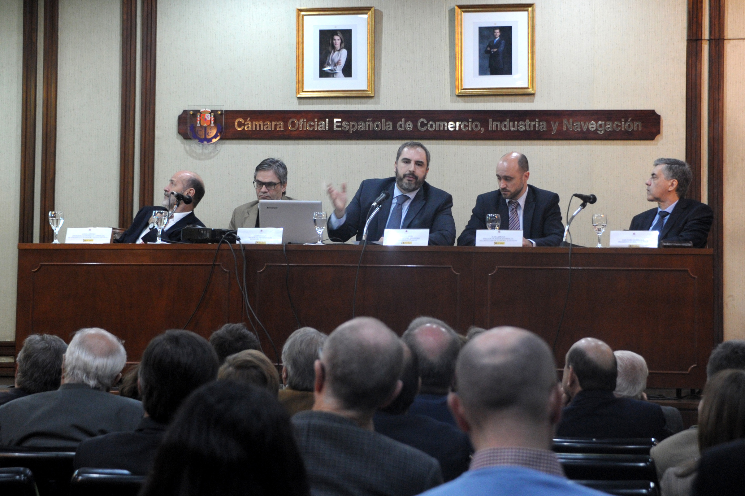Subsecretario de Economía y Finanzas, Pablo Ferreri, expuso en actividad organizada por la Cámara Oficial Española de Comercio, Industria y Navegación