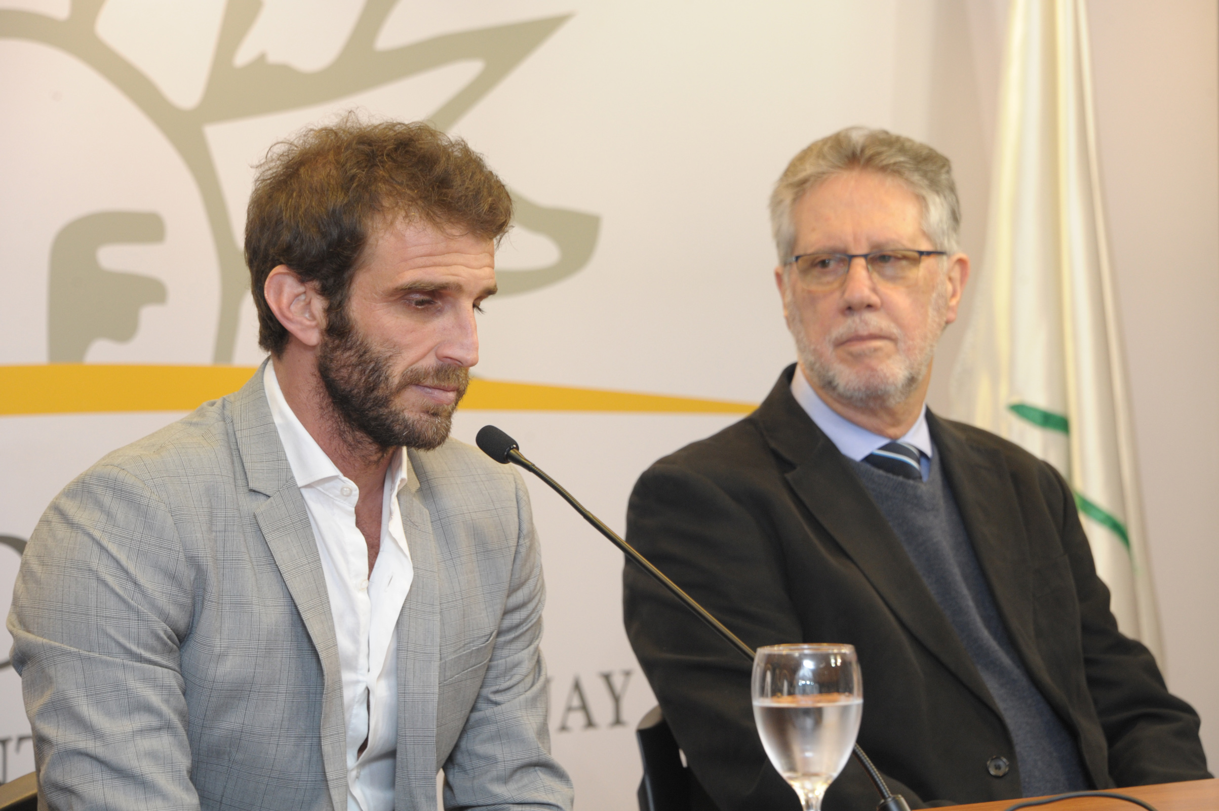 Conferencia de prensa lanzamiento partido de Pelota al Medio a la Esperanza, preliminar del clásico de fútbol uruguayo