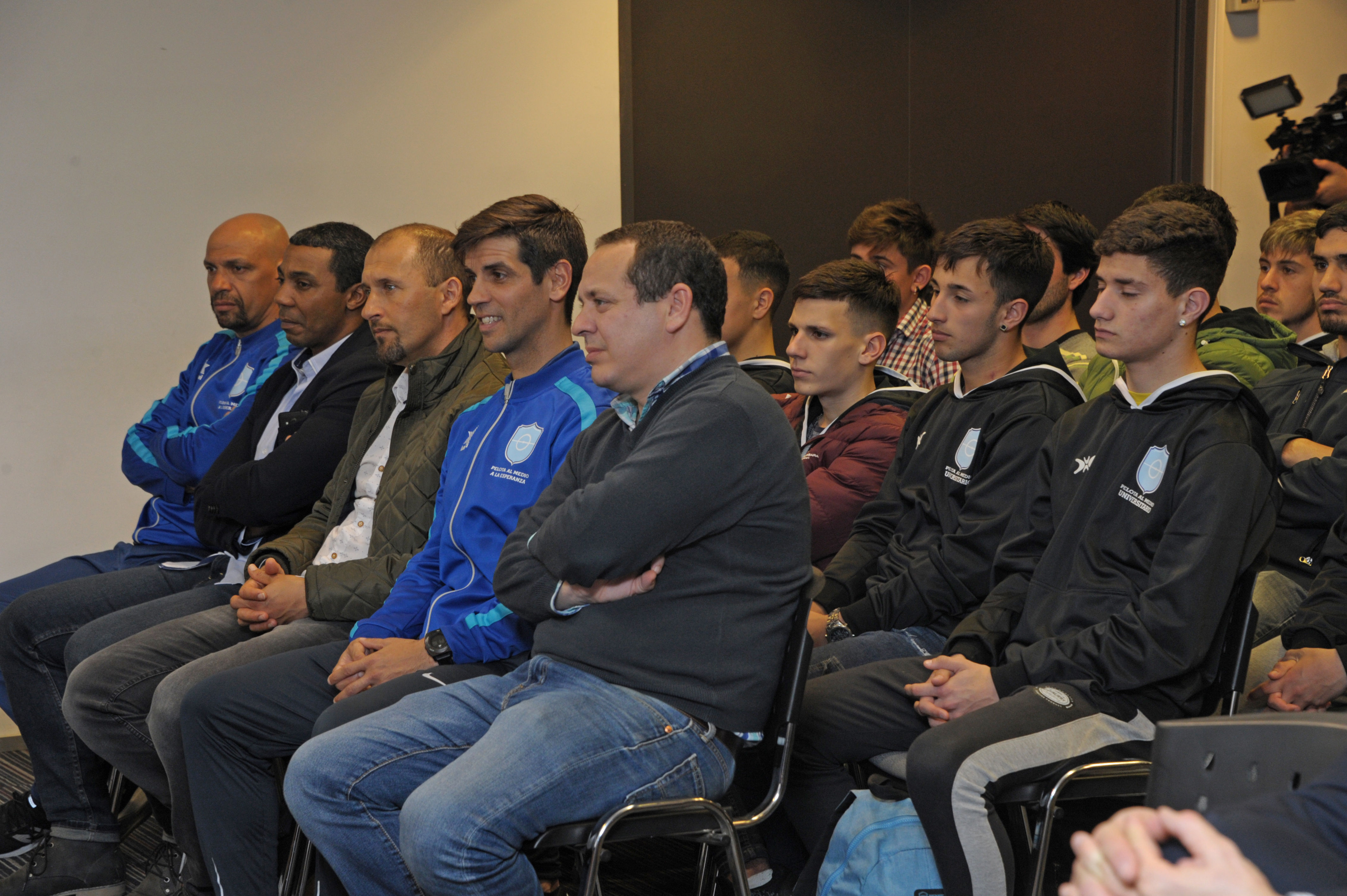 Conferencia de prensa lanzamiento partido de Pelota al Medio a la Esperanza, preliminar del clásico de fútbol uruguayo