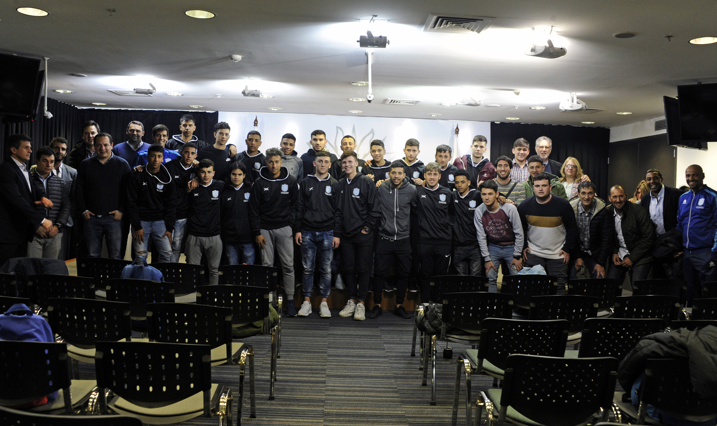 Conferencia de prensa lanzamiento partido de Pelota al Medio a la Esperanza, preliminar del clásico de fútbol uruguayo
