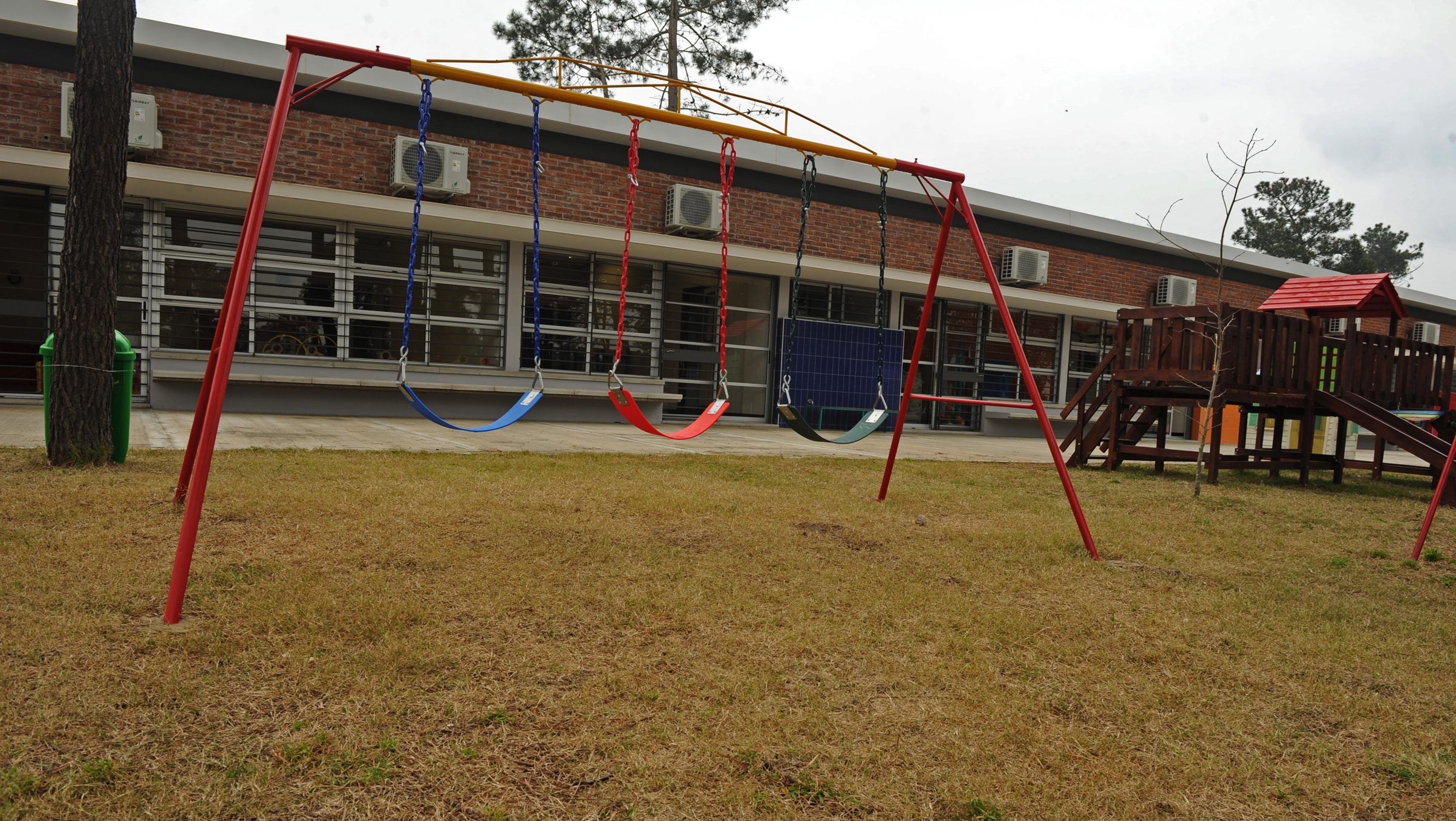 Inauguración de CAIF, un parque con juegos infantiles y una huerta, ubicados en Parque del Plata